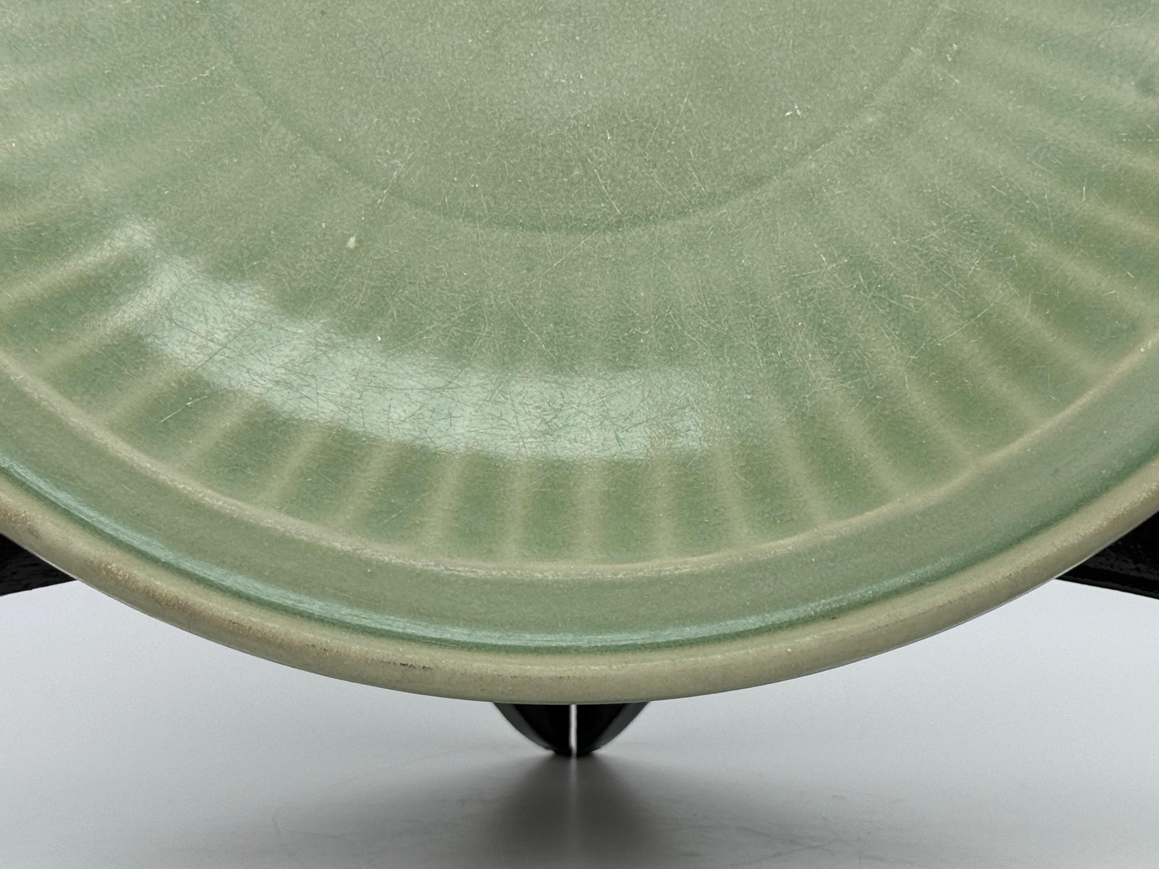 Smaltato Grande piatto in celadon 'Longquan', dinastia Ming, XV secolo in vendita