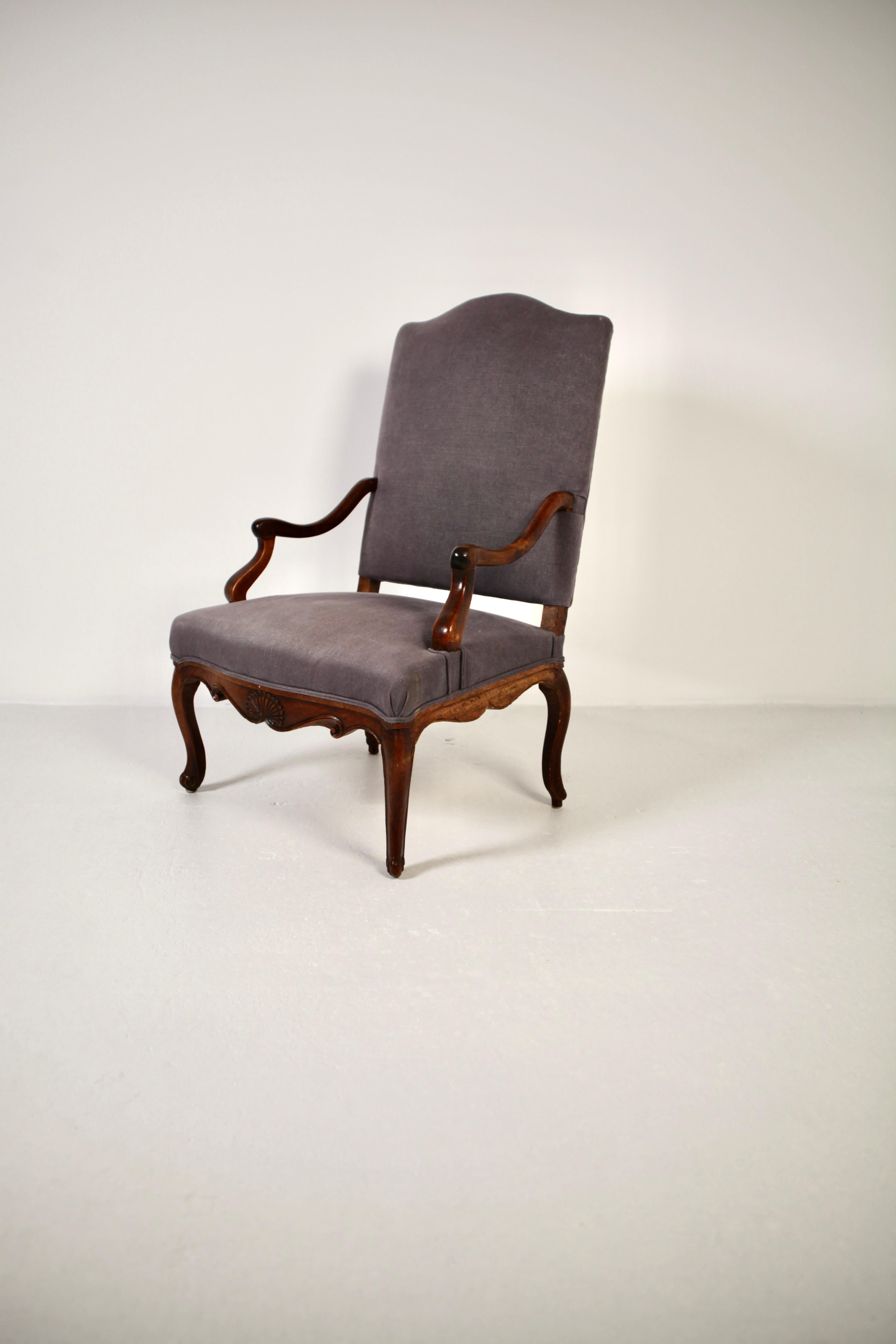 French Large Louis XV Regence Armchair in Walnut & Linen, 18th Century For Sale