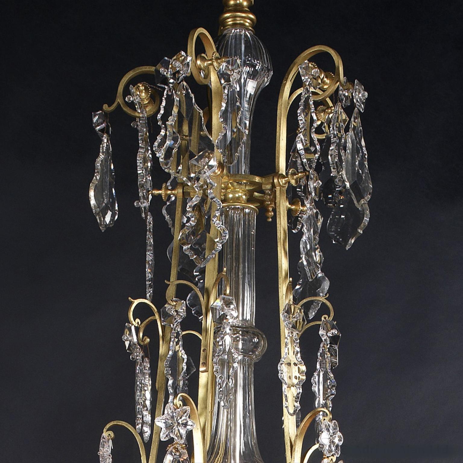 Großer dreißigflammiger Kronleuchter im Louis XV-Stil aus geschliffenem Glas mit dreißig Lichtern, um 1870 (Französisch) im Angebot