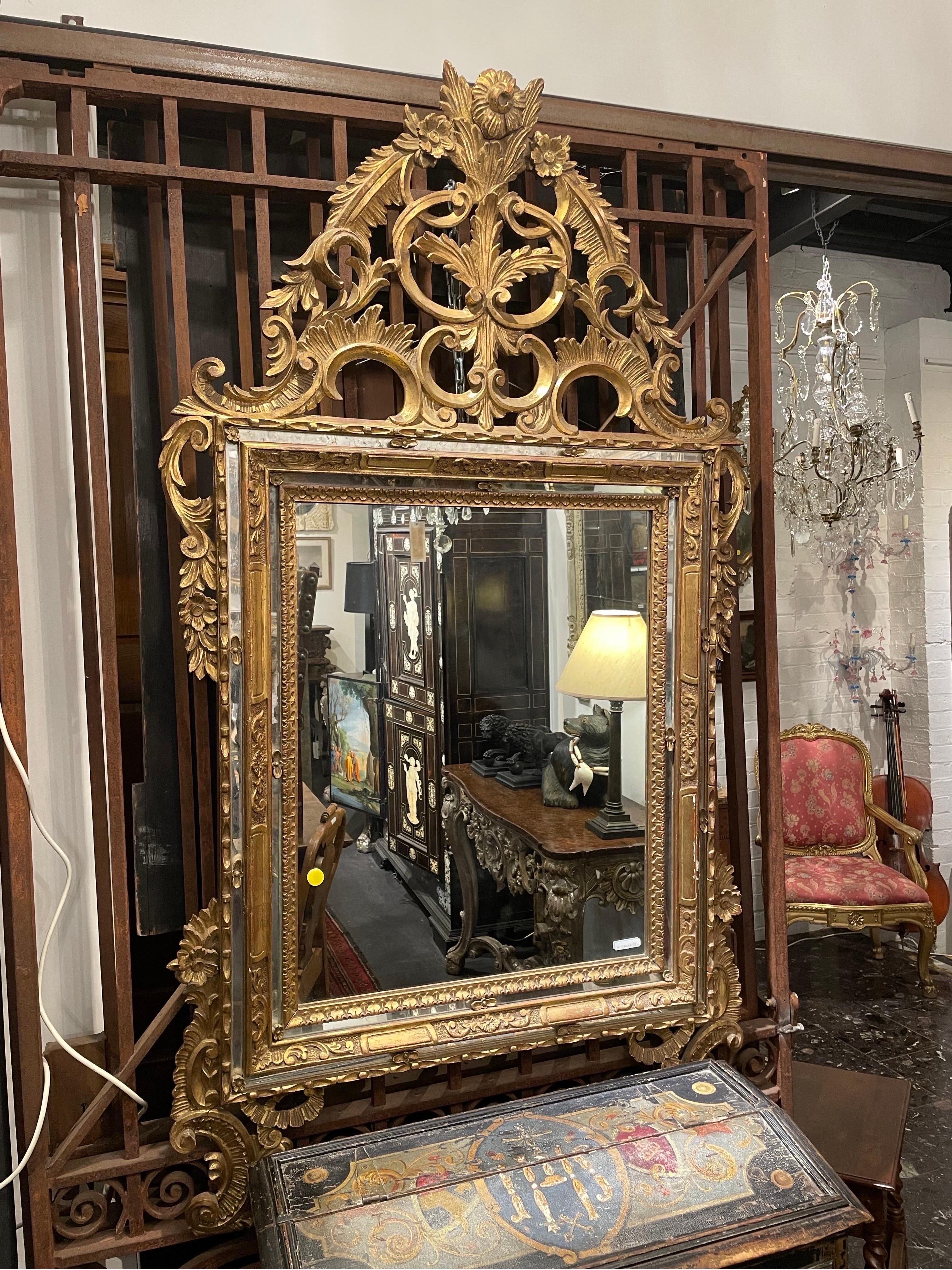 Grand miroir à trumeau doré de style Louis XV, français, XIXe siècle
avec une crête percée et des éléments pendants très élaborés

Hauteur : 176cm Largeur : 96cm Profondeur : 6.5cm

Provenance : Collection privée de la Nouvelle-Galles du Sud.