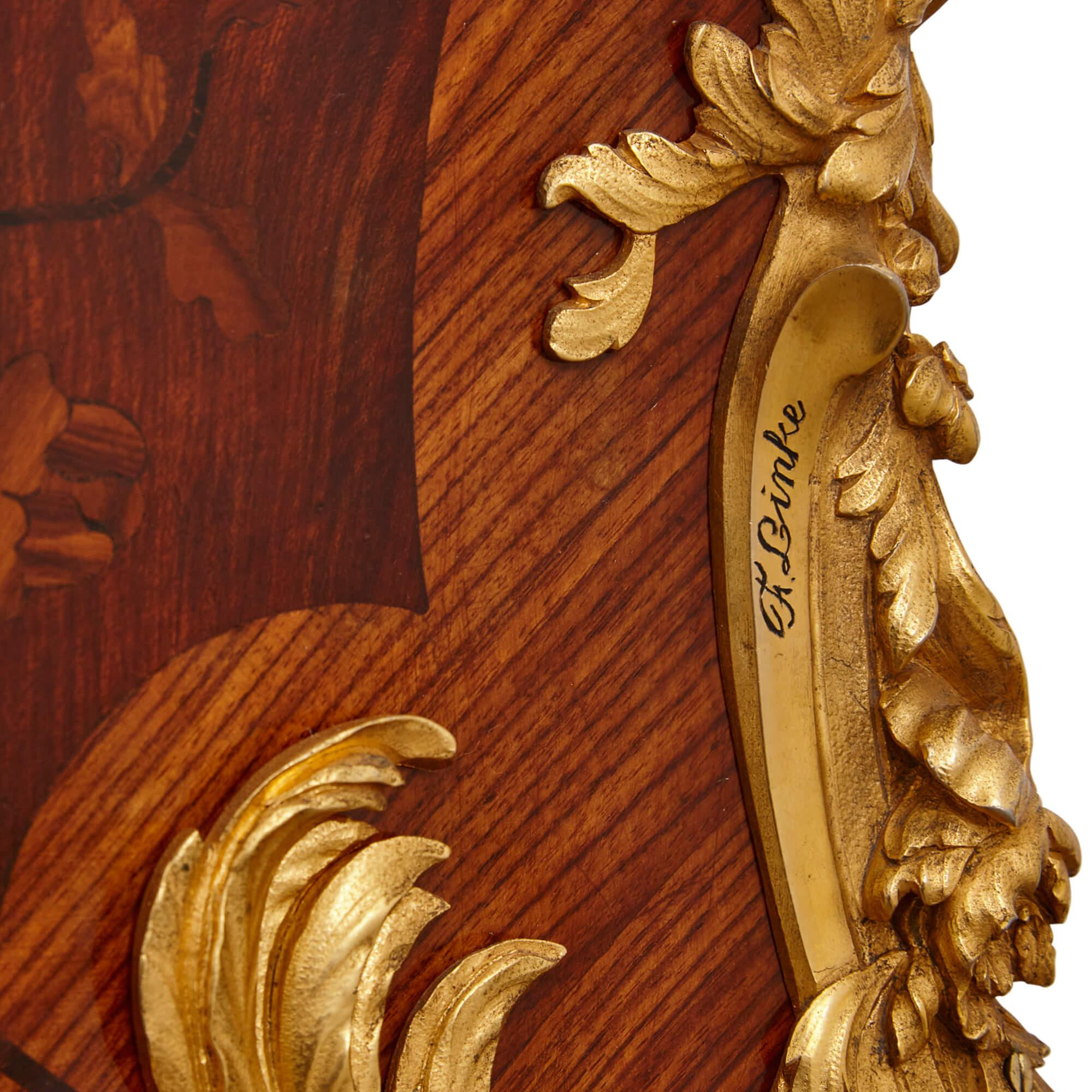 Verre Grande vitrine de table en marqueterie de style Louis XV montée en bronze doré par Linke en vente