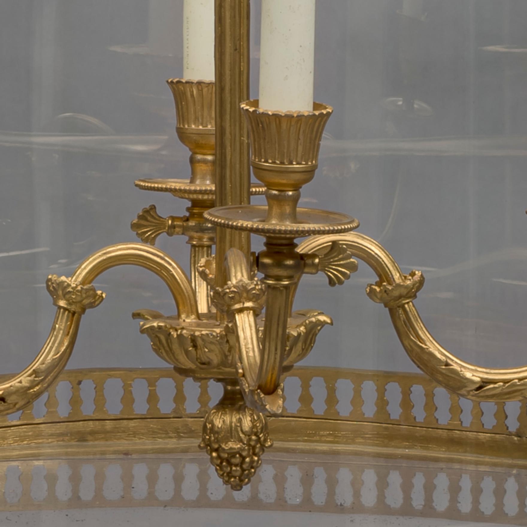 Große vierflammige Laterne im Louis-XVI-Stil (Louis XIV.) im Angebot