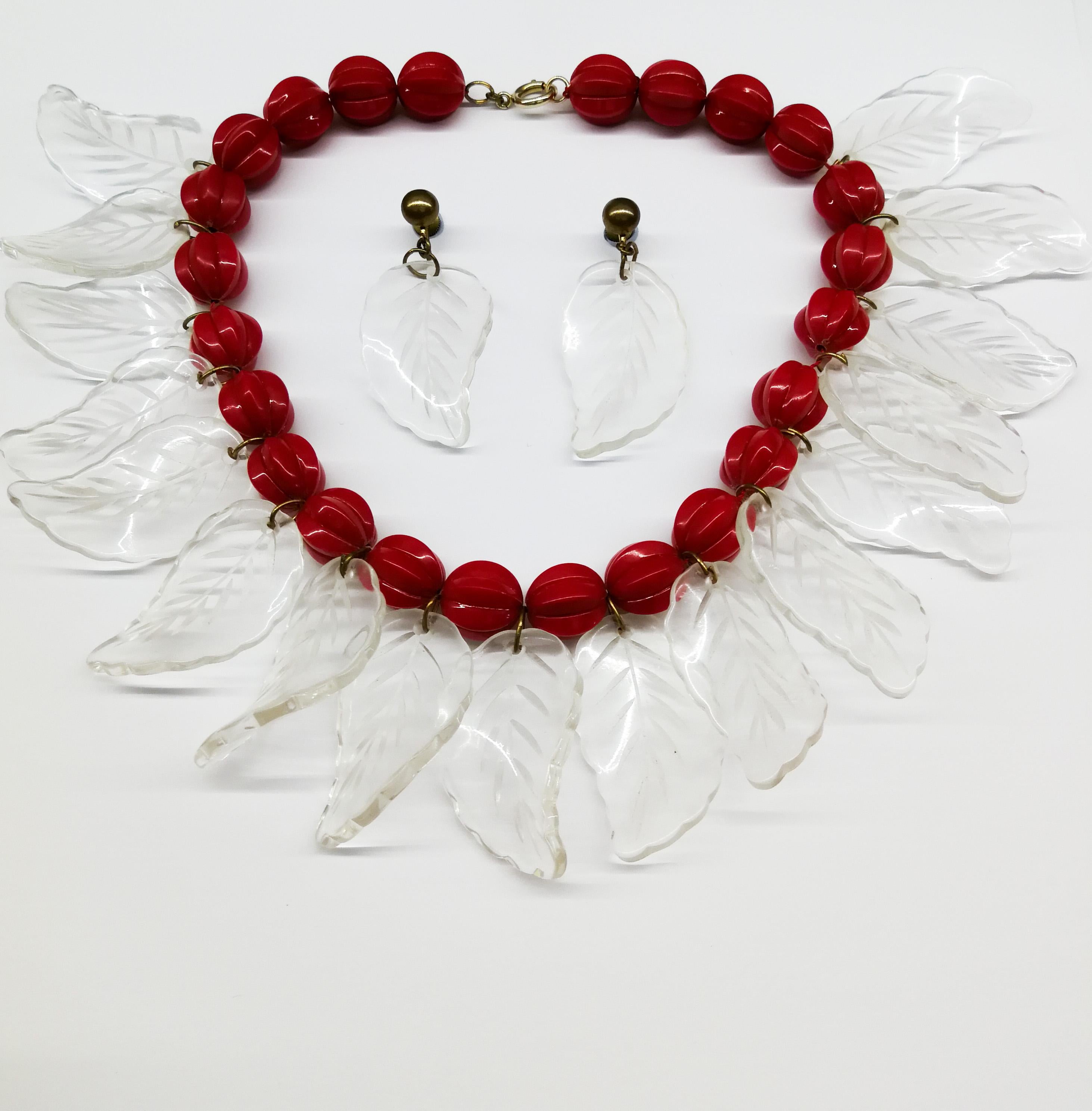 A large lucite 'leaf' necklace and earrings, USA, late 1940s In Good Condition In Greyabbey, County Down