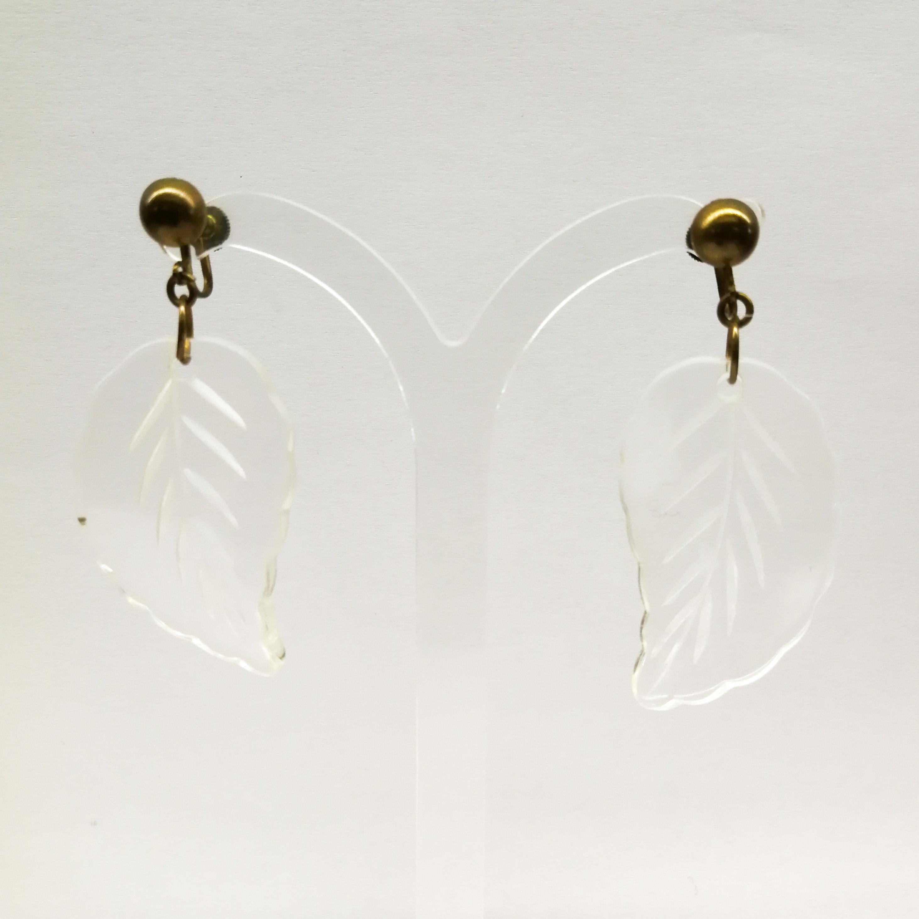 Women's A large lucite 'leaf' necklace and earrings, USA, late 1940s
