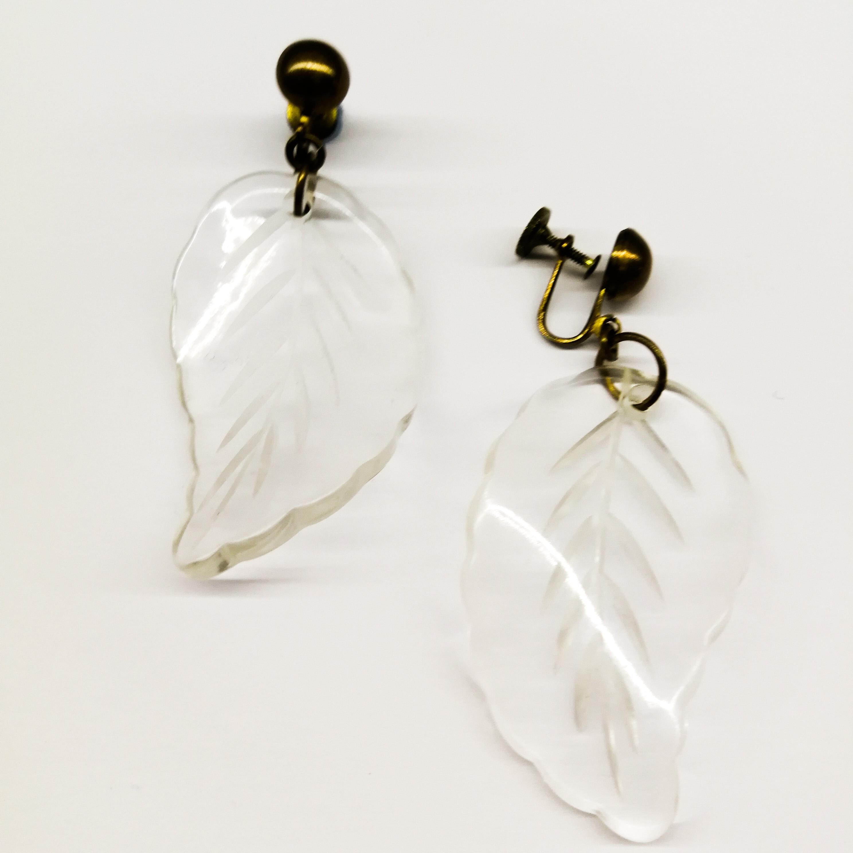 A large lucite 'leaf' necklace and earrings, USA, late 1940s 1