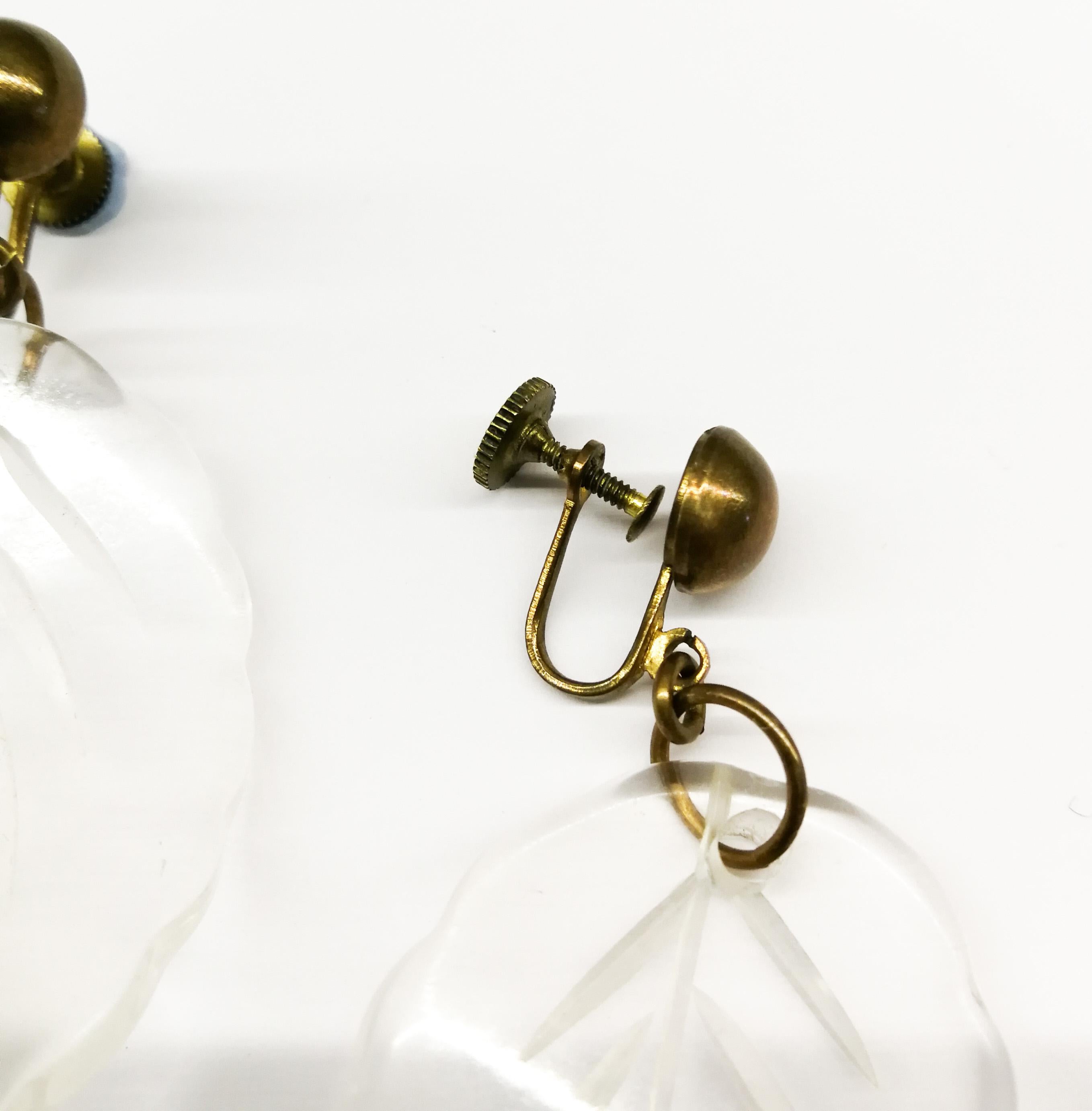 A large lucite 'leaf' necklace and earrings, USA, late 1940s 2