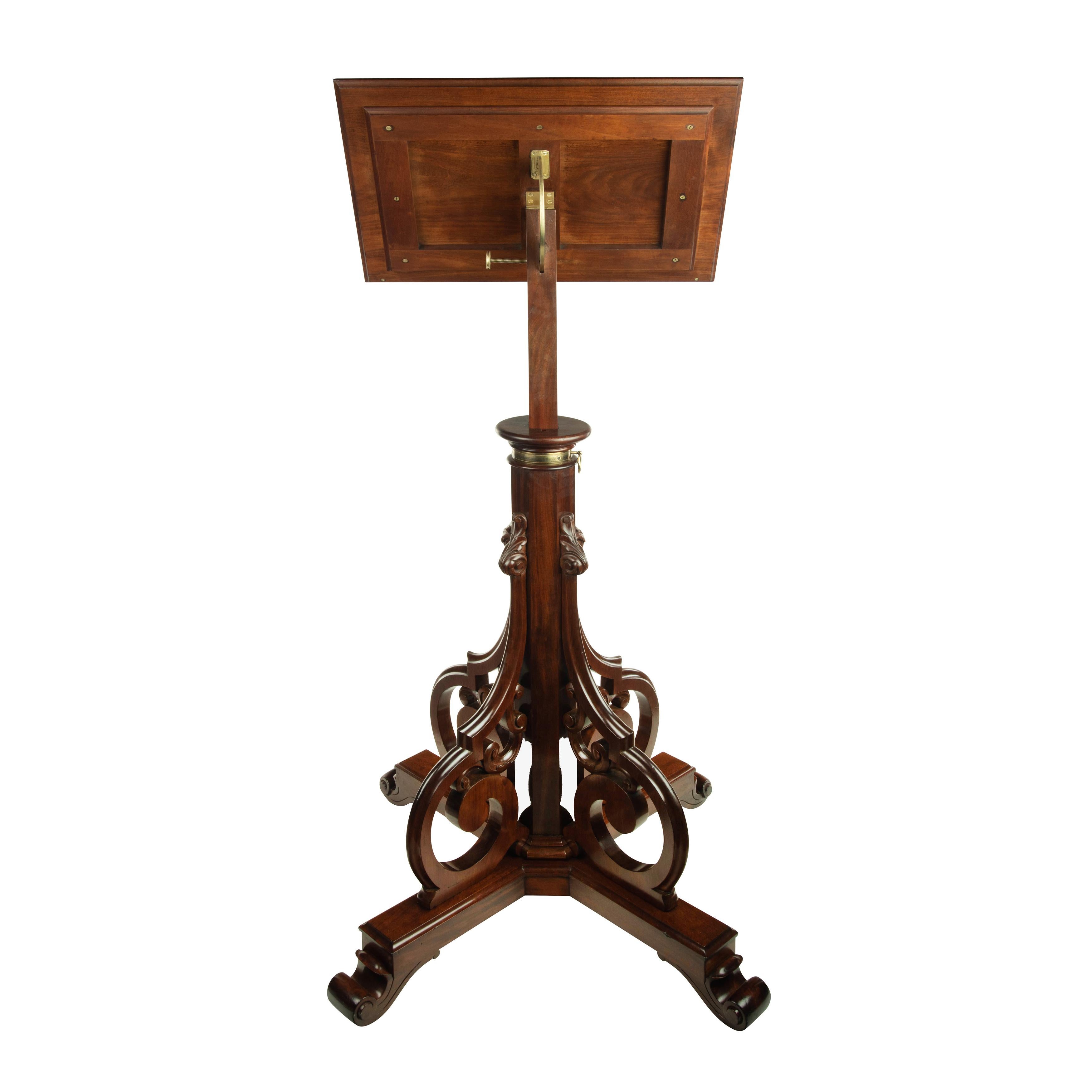 Large Mahogany Lectern by Yabsley of Plymouth In Excellent Condition For Sale In Lymington, Hampshire