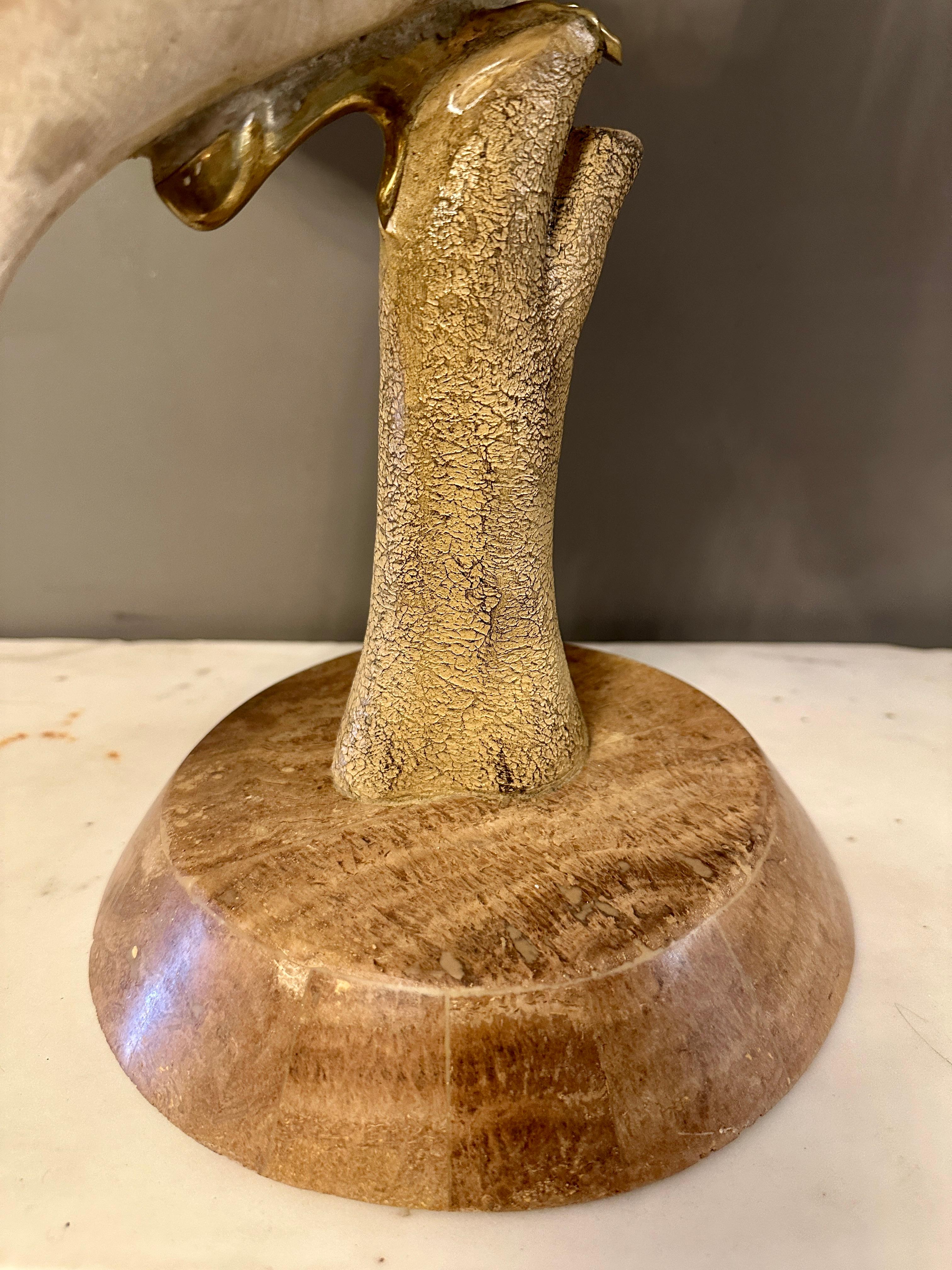 Una grande scultura di uccelli in marmo di Maitland Smith In condizioni buone in vendita a London, GB