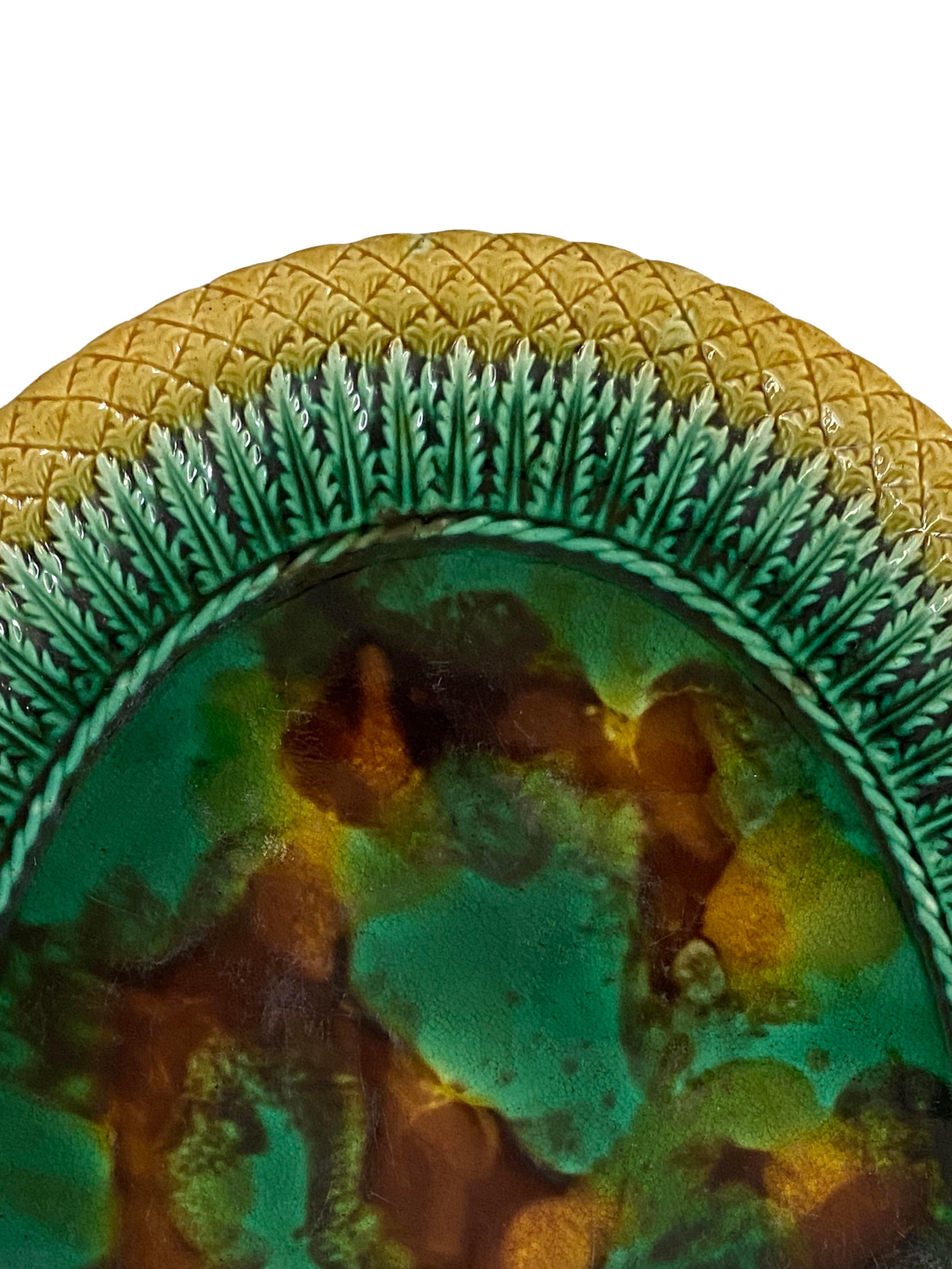 Eine große Majolika-Servierplatte aus dem Besitz von Brooke Astor (Glasiert) im Angebot