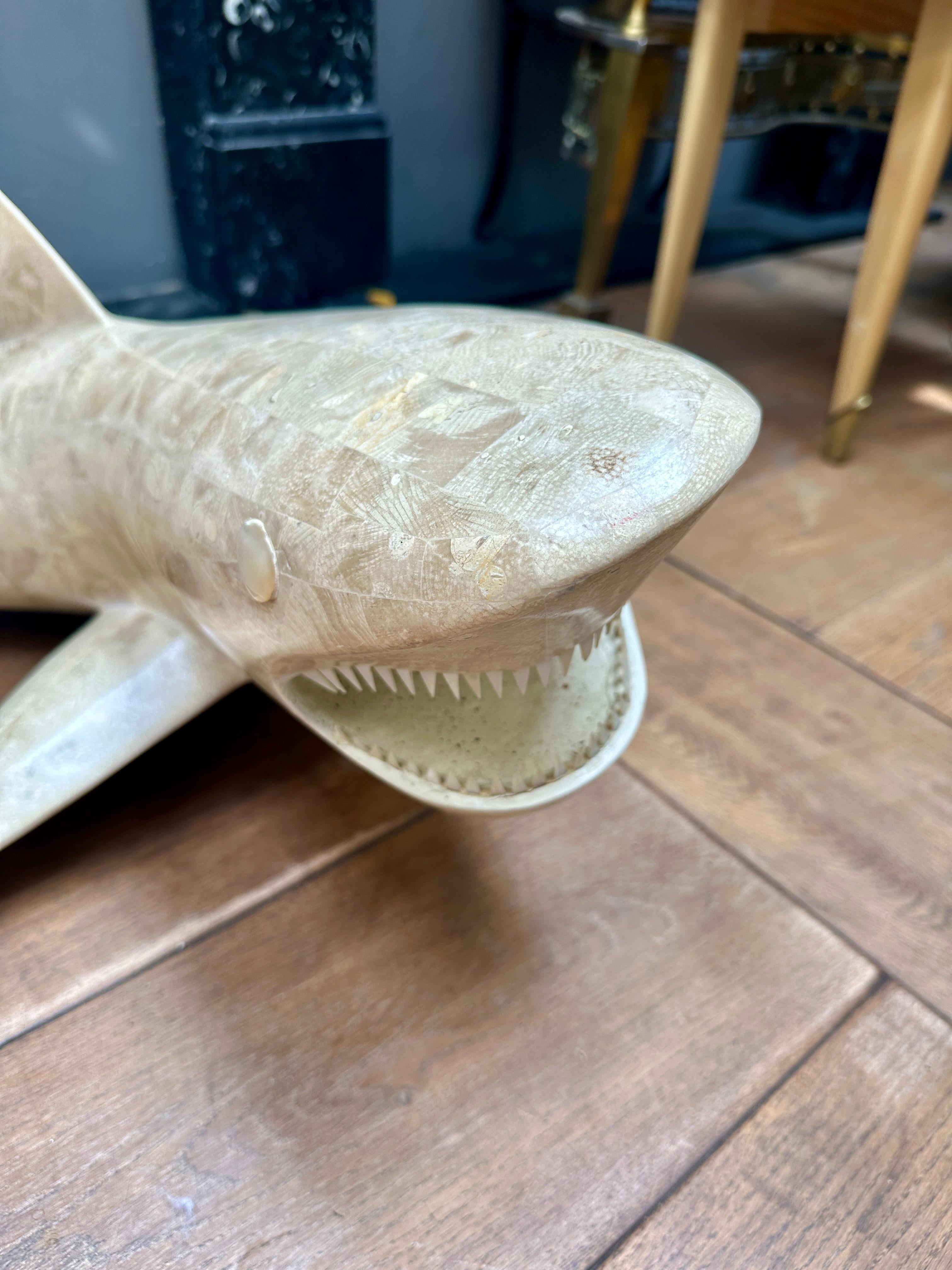 A Large Marble Shark Sculpture By Maitland Smith (Moderne) im Angebot