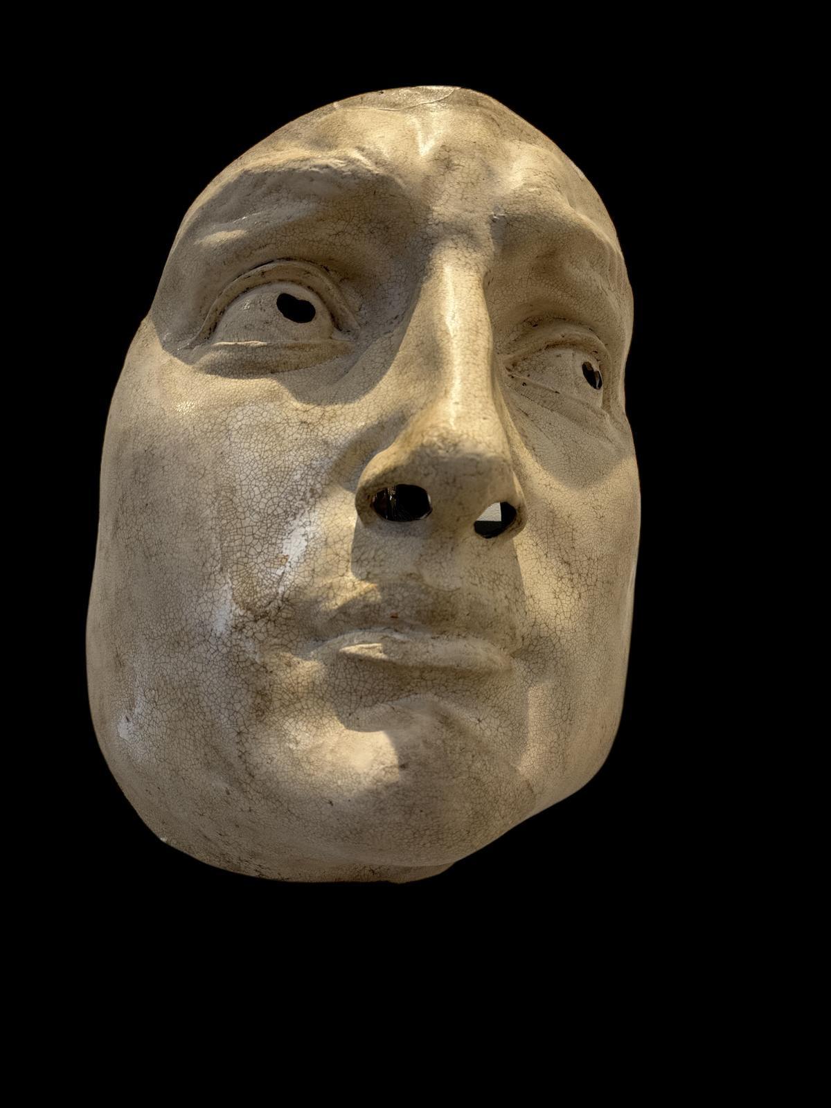 A large mask by Agostino Dessi In Good Condition For Sale In London, GB