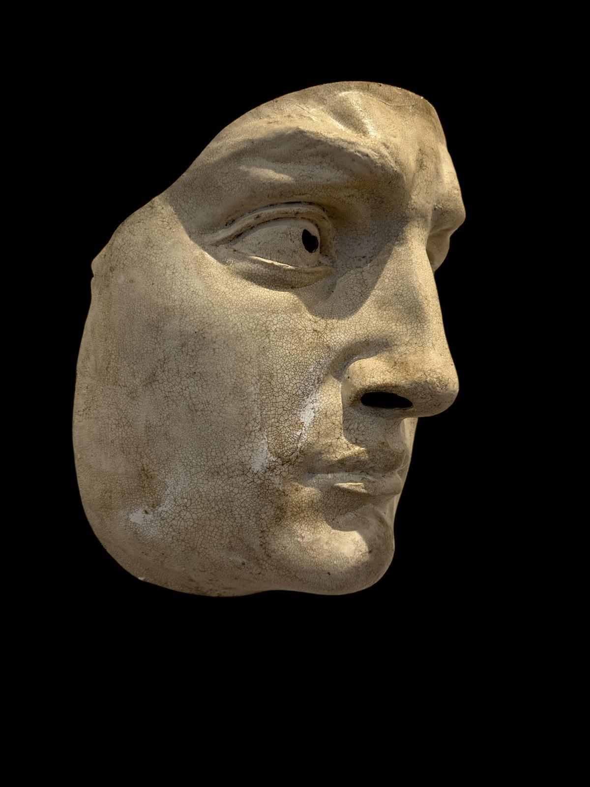 20th Century A large mask by Agostino Dessi For Sale