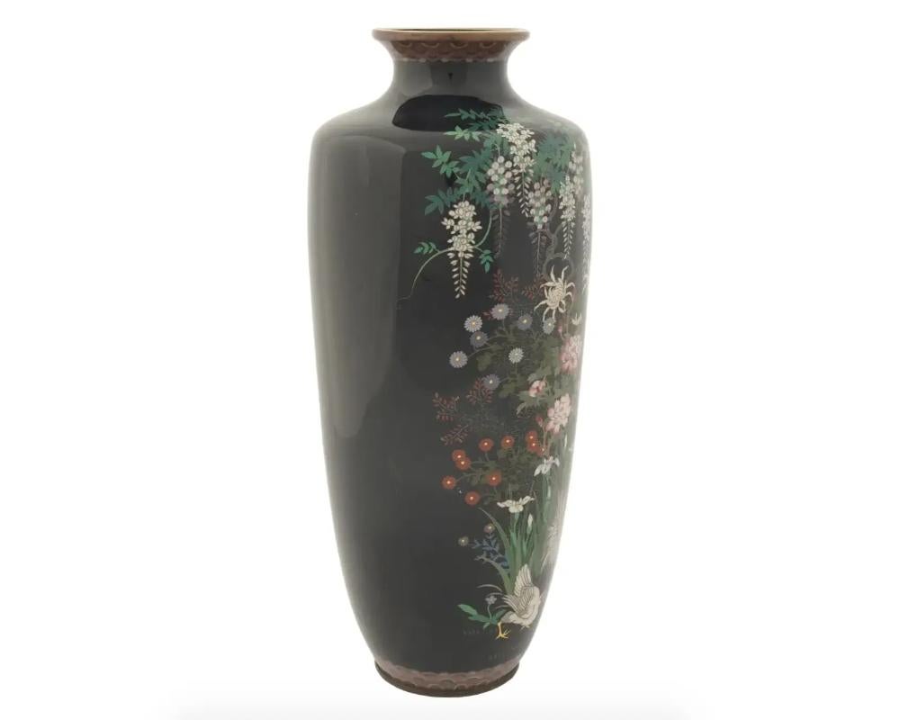 Große japanische Cloisonné-Emaille-Vasen aus der Meiji-Zeit mit Wisteria und Hahnen in einem Fl (Meiji-Periode) im Angebot