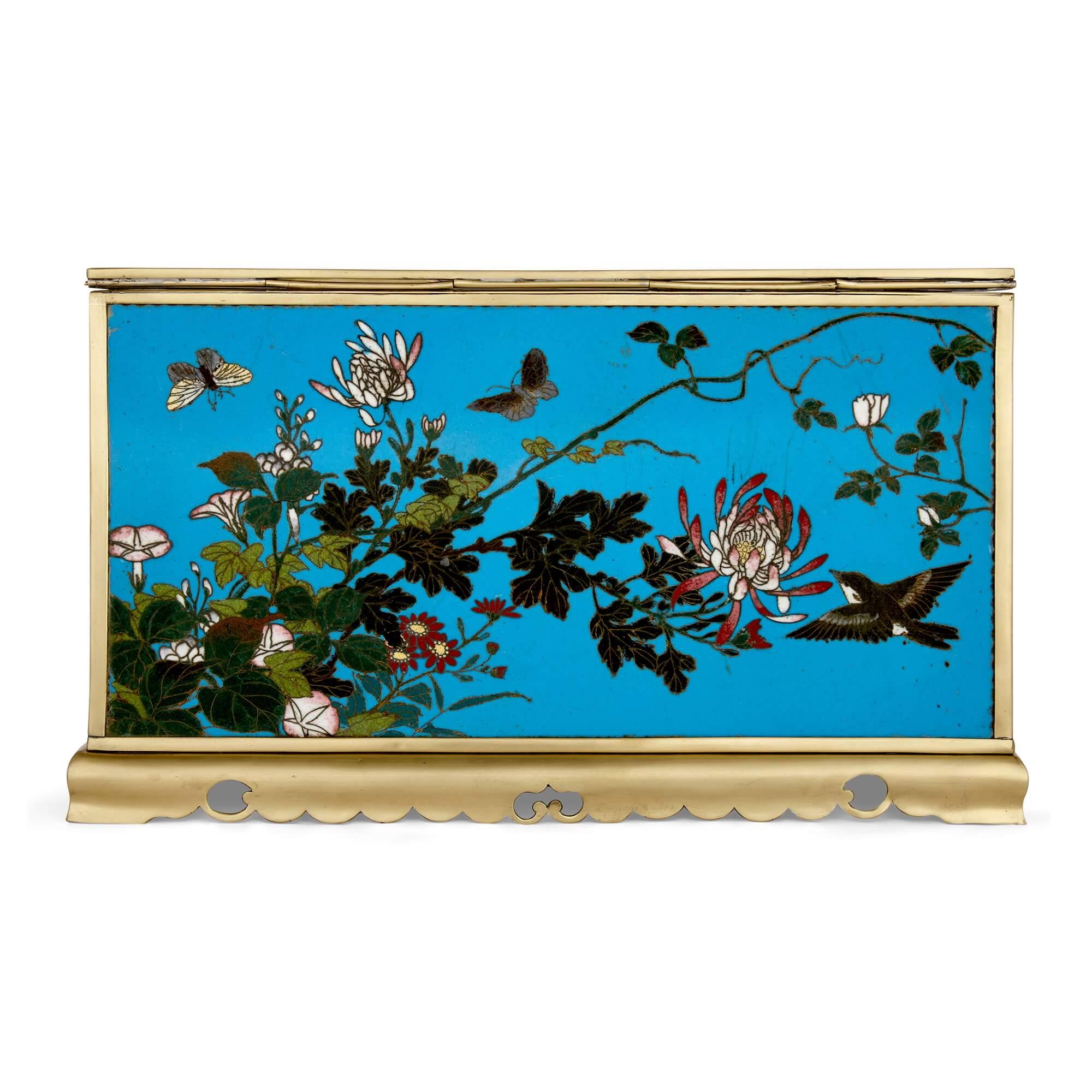 Cloisonné Grand coffret en laiton et émail cloisonné de la période Meiji en vente