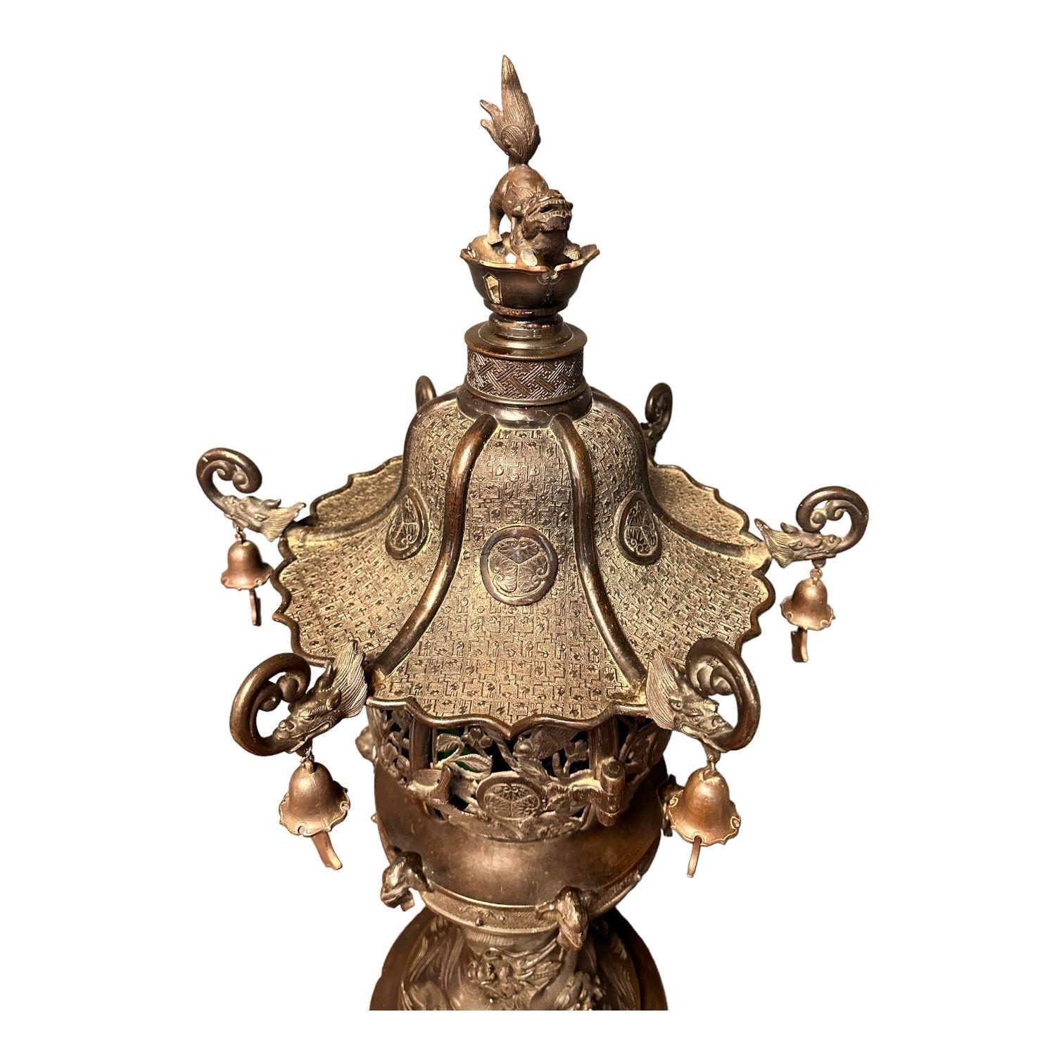 Gran farol de templo de bronce del periodo Meiji Vaciado en venta