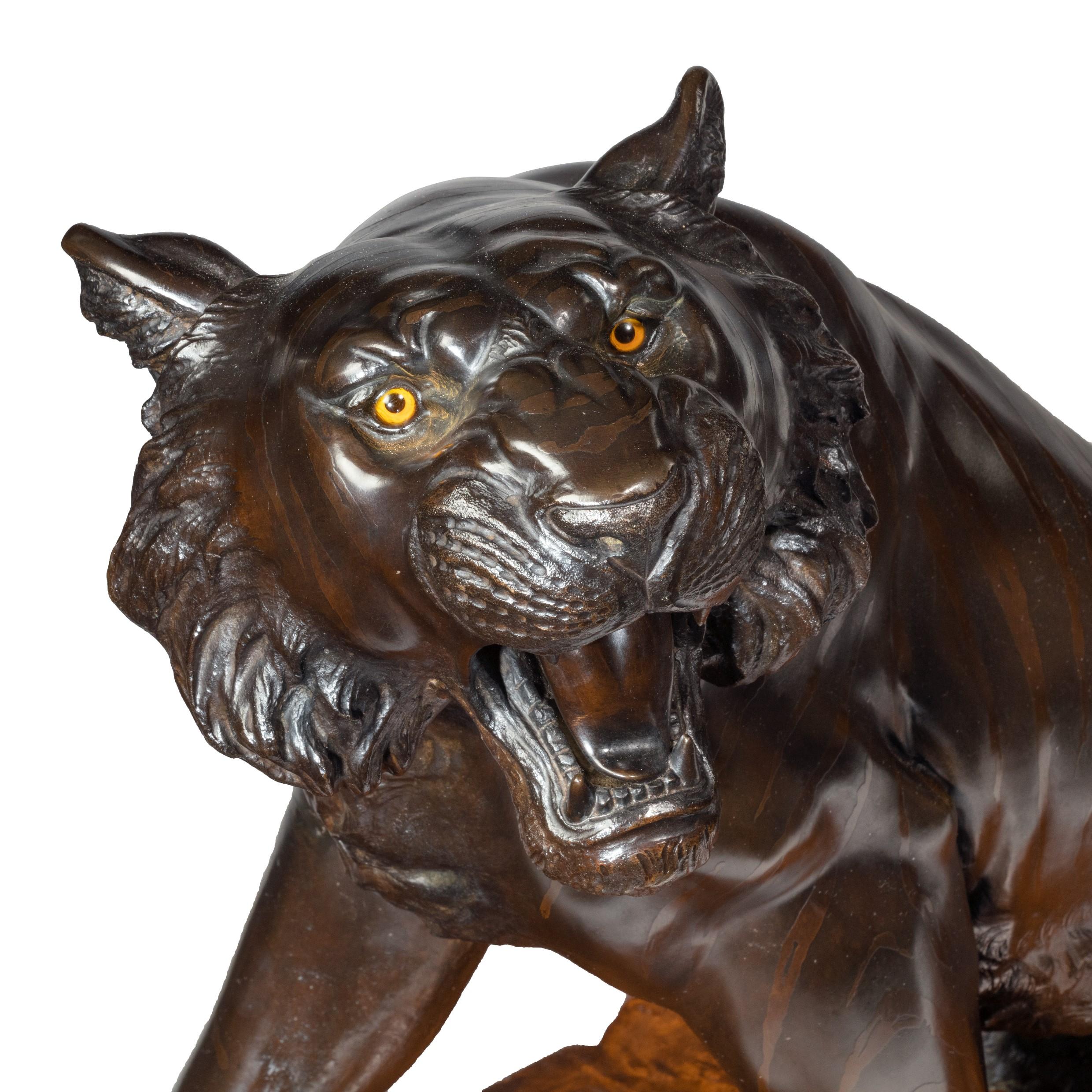 Japanese Large Meiji Period Bronze Tiger by Genryusai Seiya For Sale