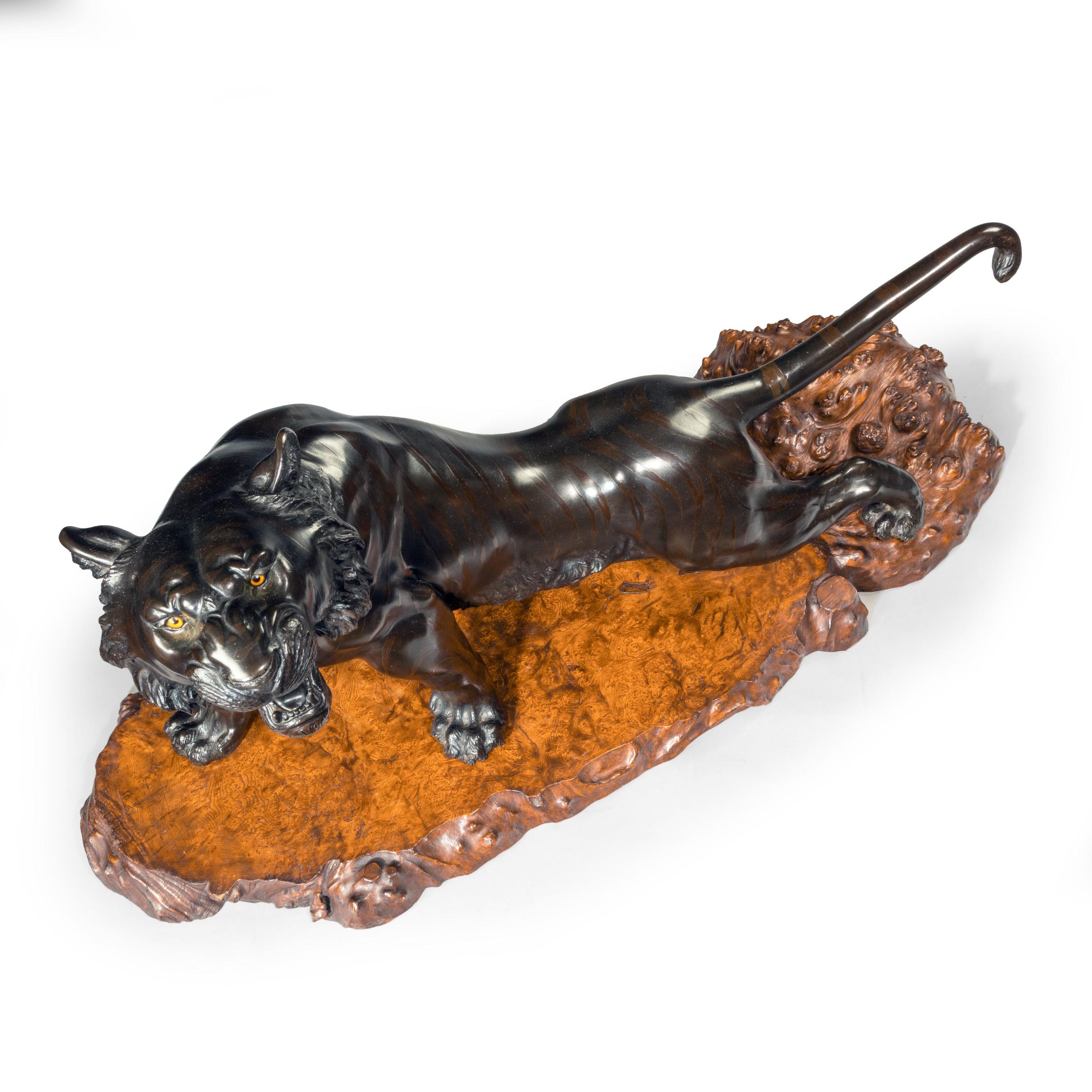 Large Meiji Period Bronze Tiger by Genryusai Seiya In Good Condition For Sale In Lymington, Hampshire