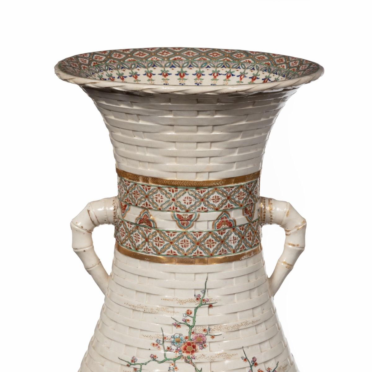 Large Meiji Period Satsuma Earthenware Floor Vase For Sale 3