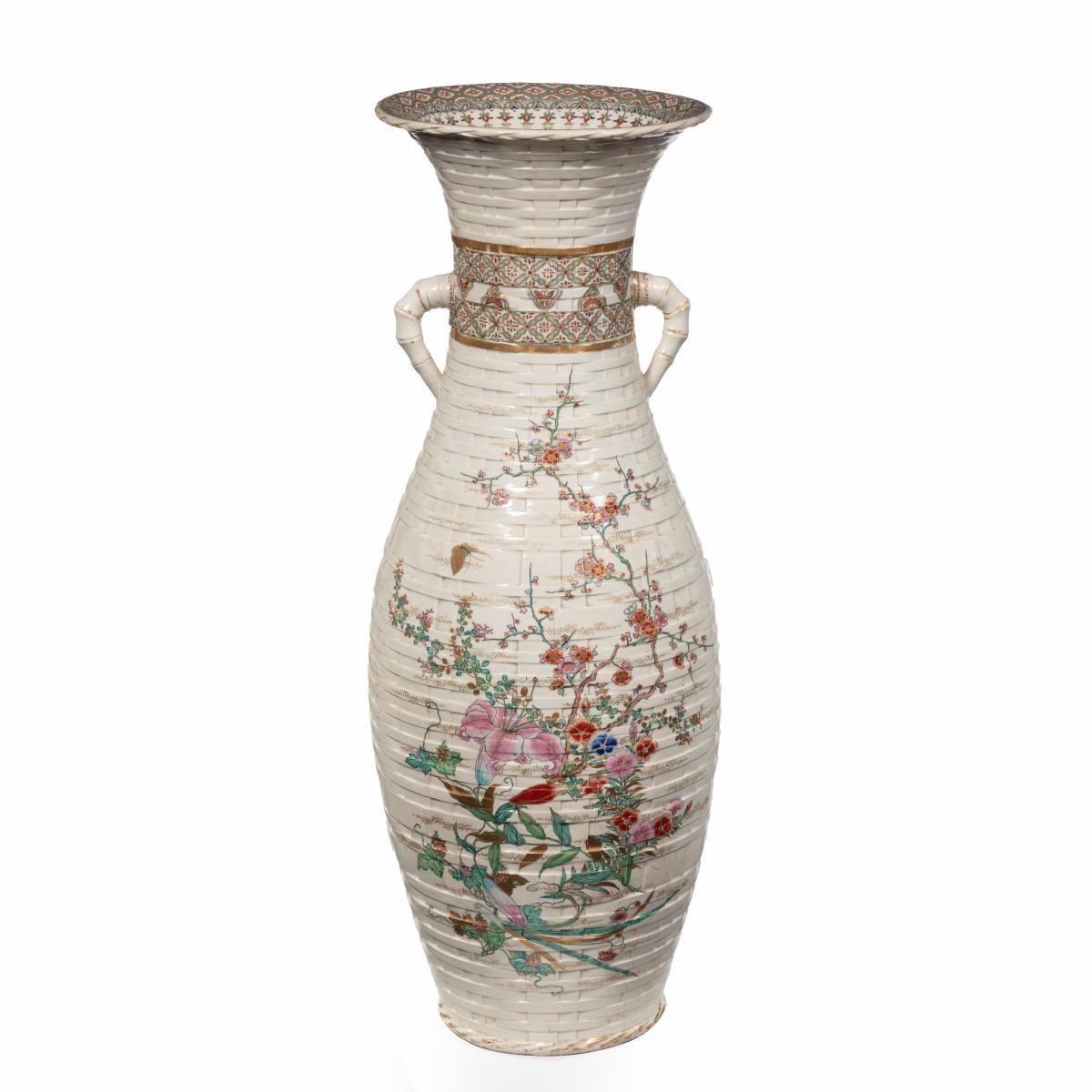 Large Meiji Period Satsuma Earthenware Floor Vase In Good Condition For Sale In Lymington, Hampshire