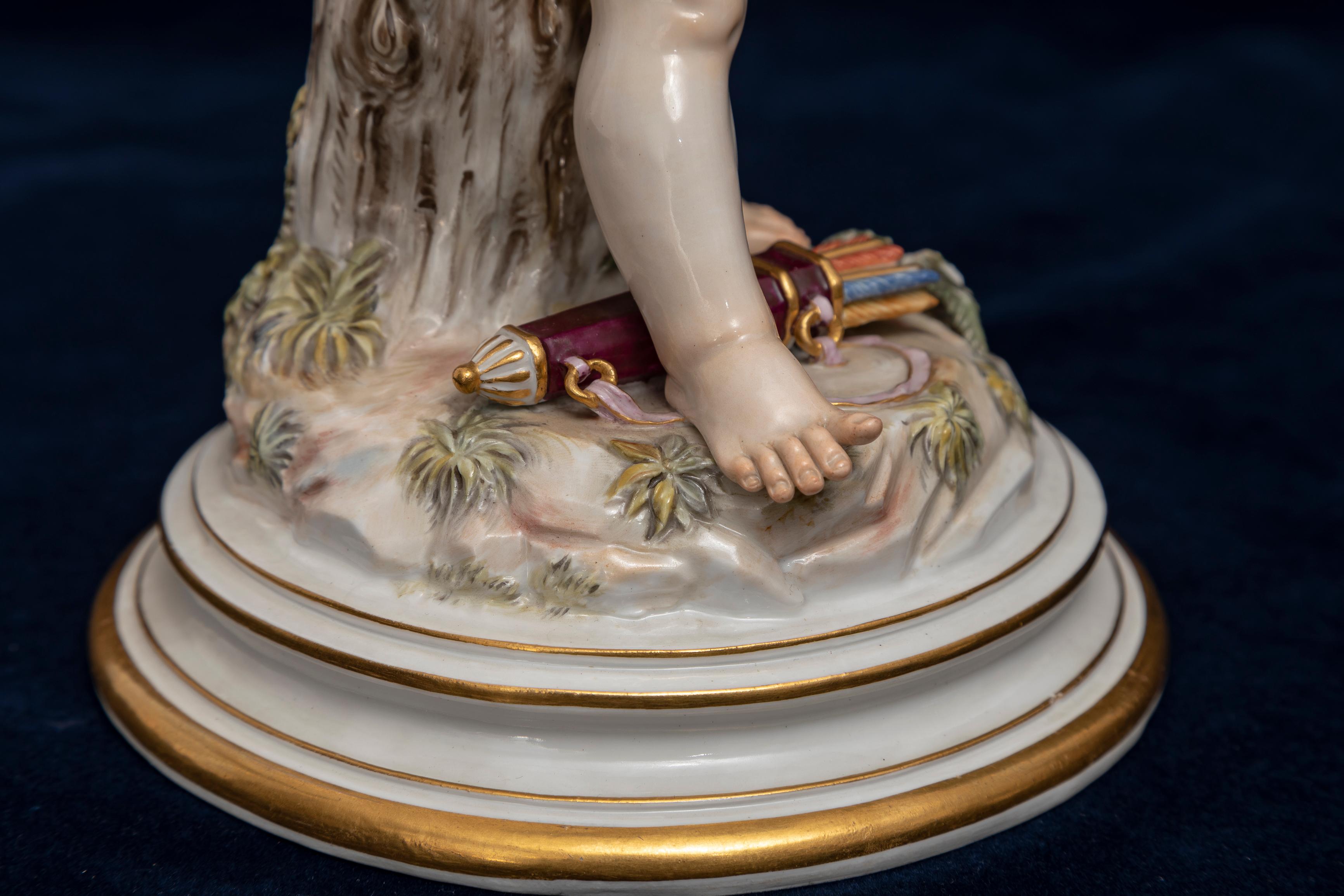Eine große Meissen Porcelain Devisenkinder Amor Figur 
