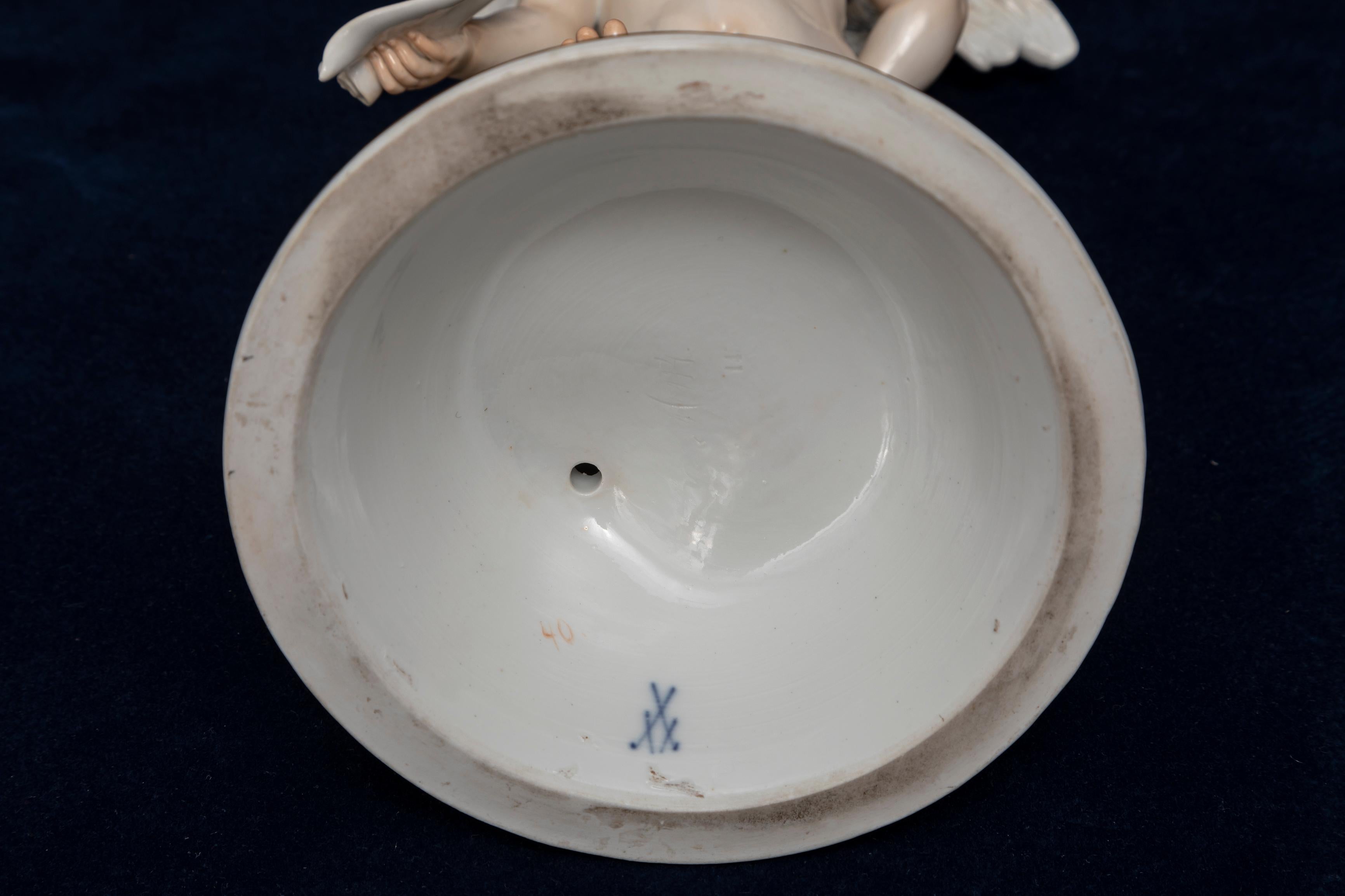 Eine große Meissen Porcelain Devisenkinder Amor Figur 