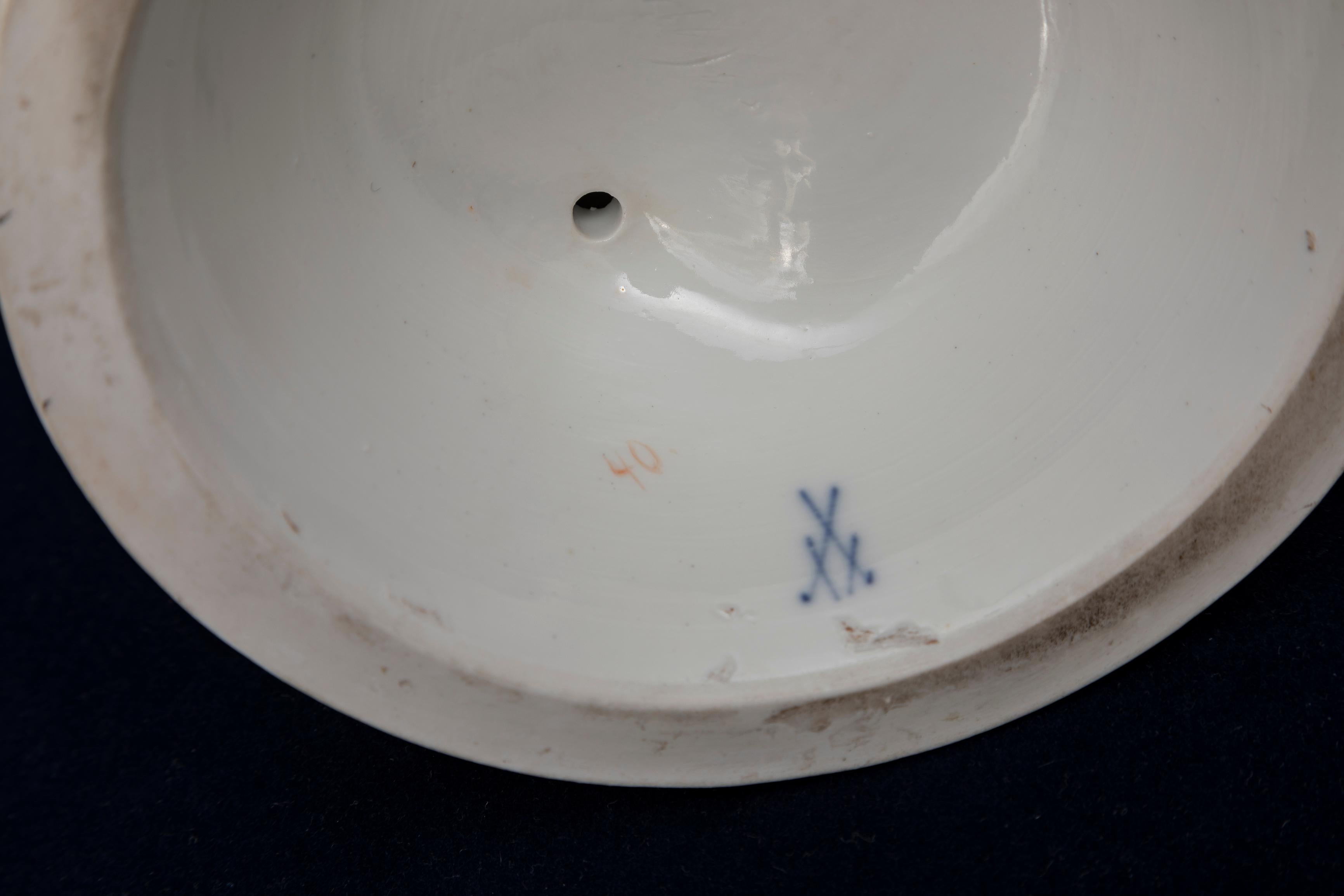 Eine große Meissen Porcelain Devisenkinder Amor Figur 