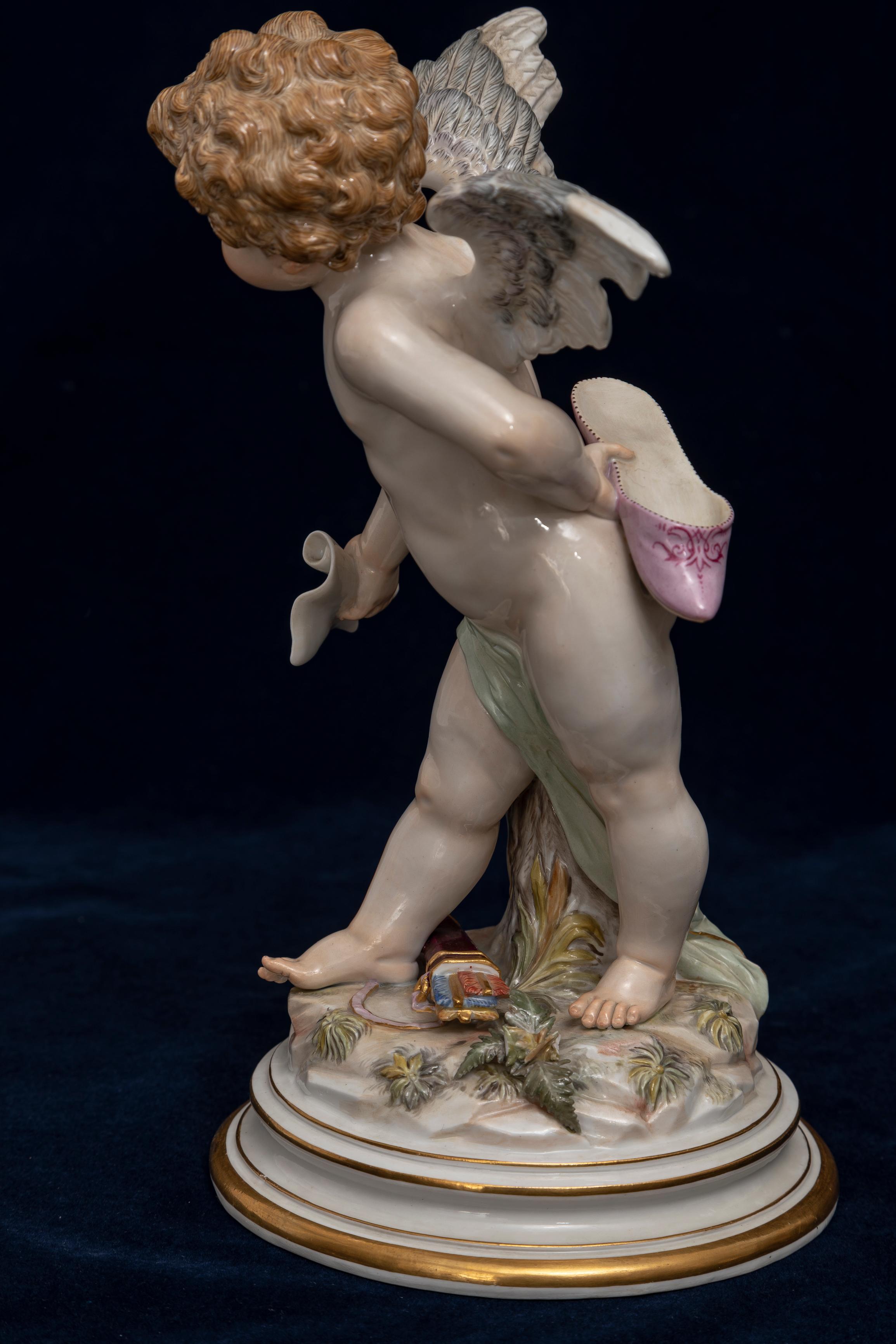 Eine große Meissen Porcelain Devisenkinder Amor Figur 
