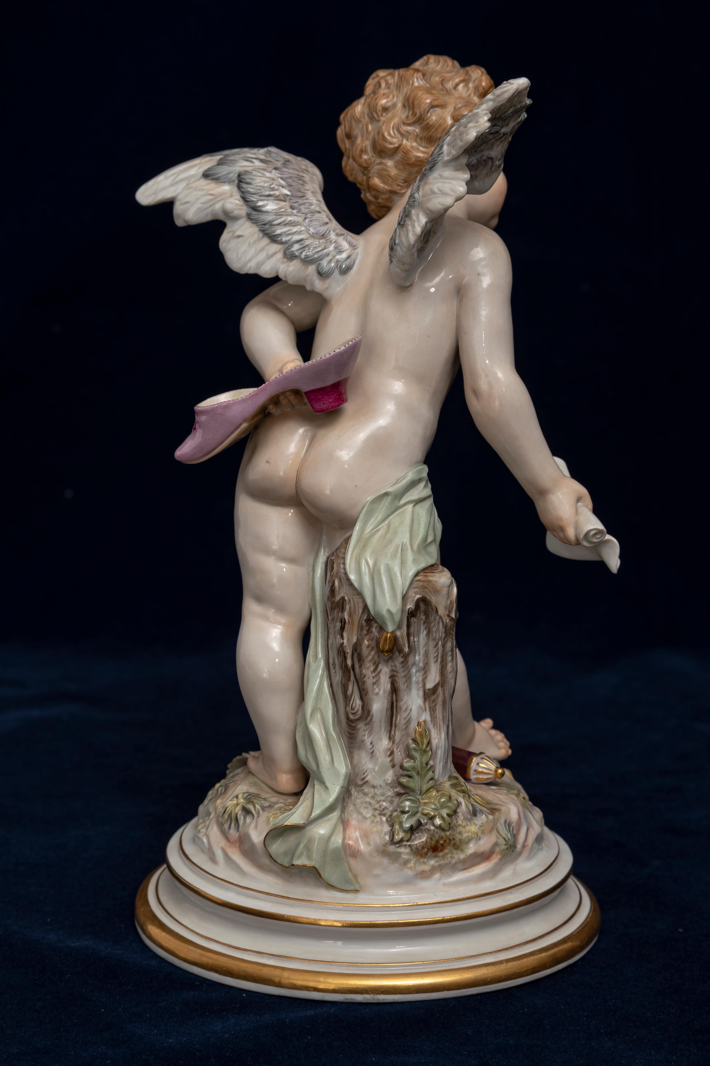 Eine große Meissen Porcelain Devisenkinder Amor Figur 