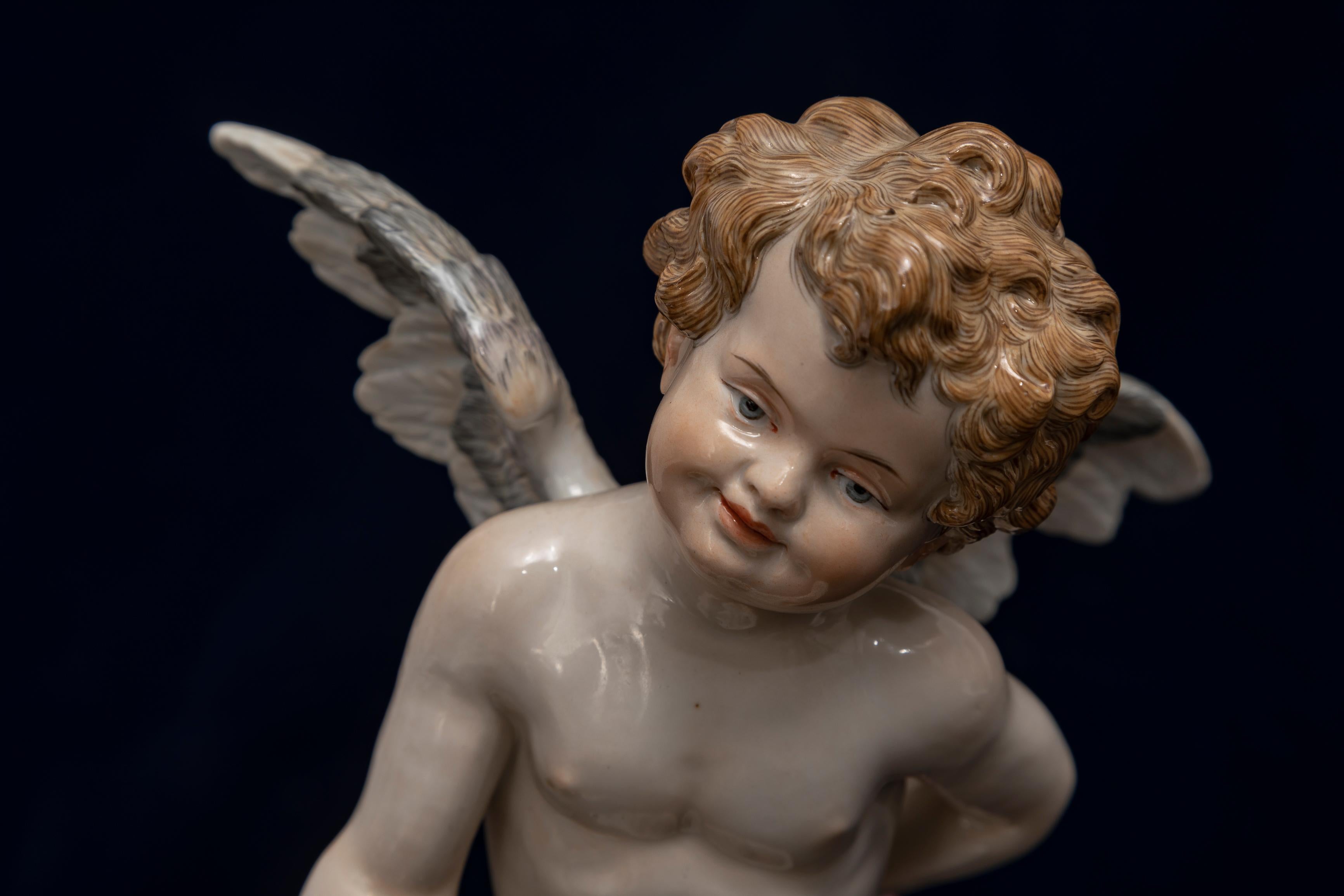 Eine große Meissen Porcelain Devisenkinder Amor Figur 