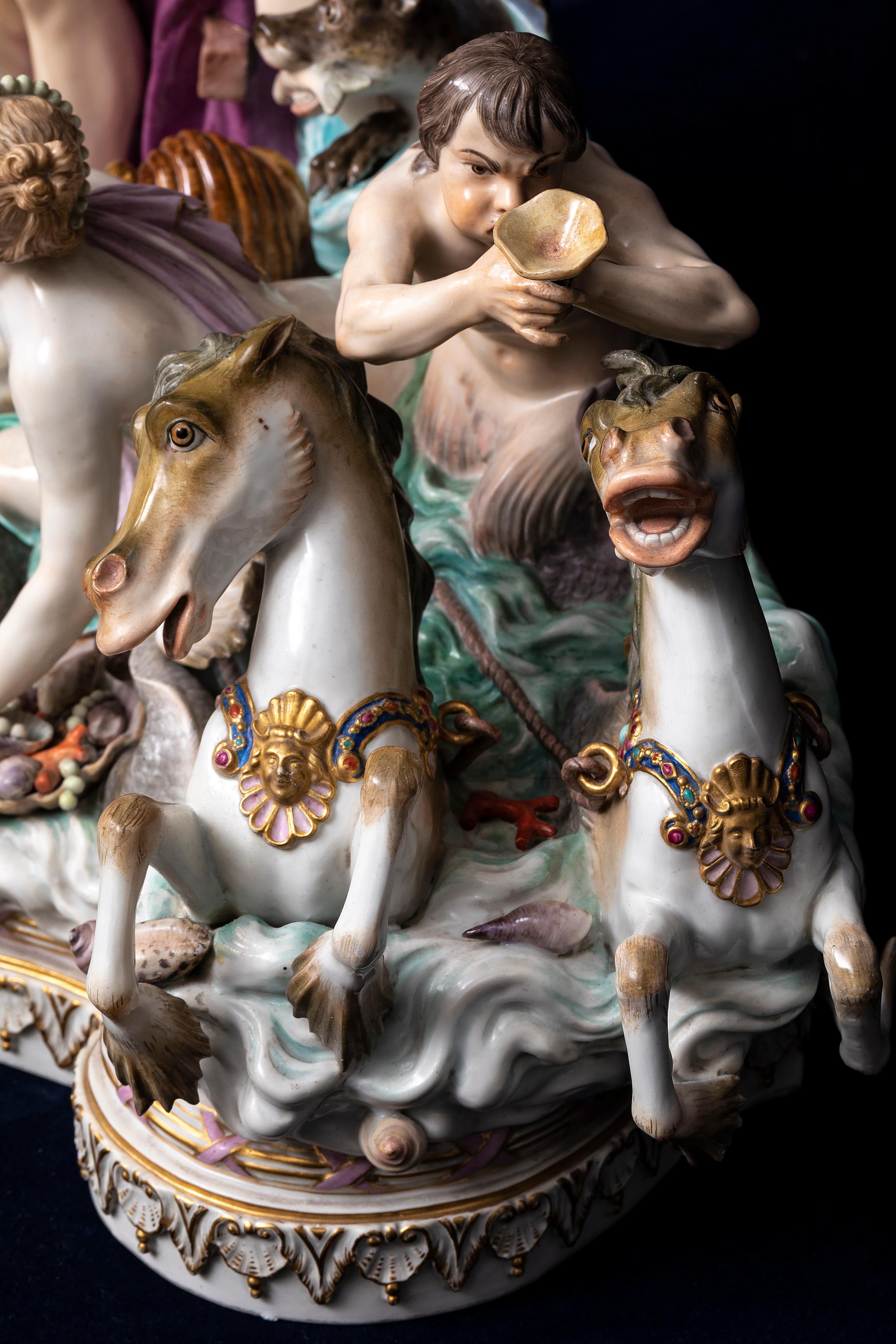 Großer Tafelaufsatz aus Meissener Porzellan mit mythologischer Figur, *Neptun und THETIS* im Angebot 5