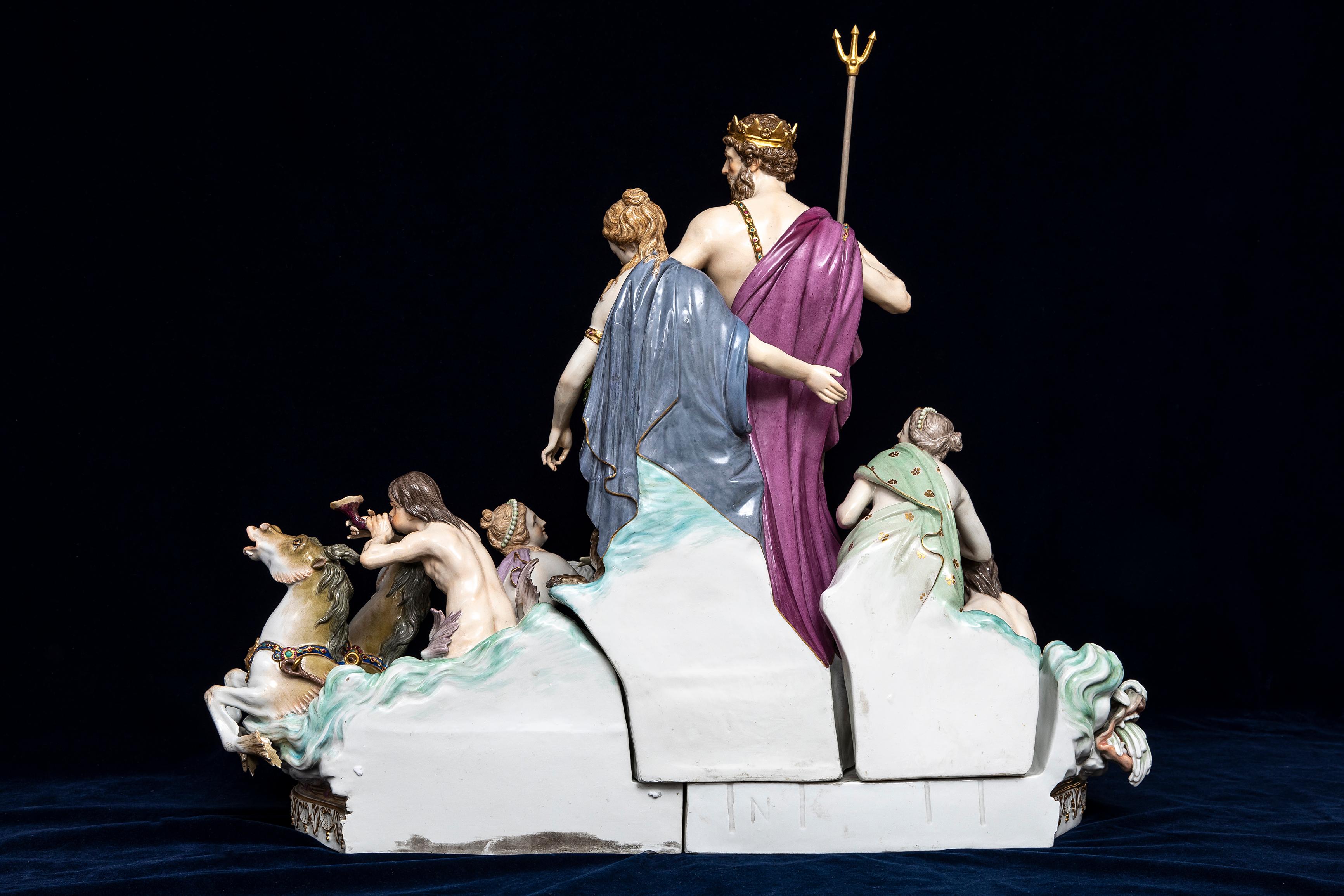 Großer Tafelaufsatz aus Meissener Porzellan mit mythologischer Figur, *Neptun und THETIS* im Angebot 9