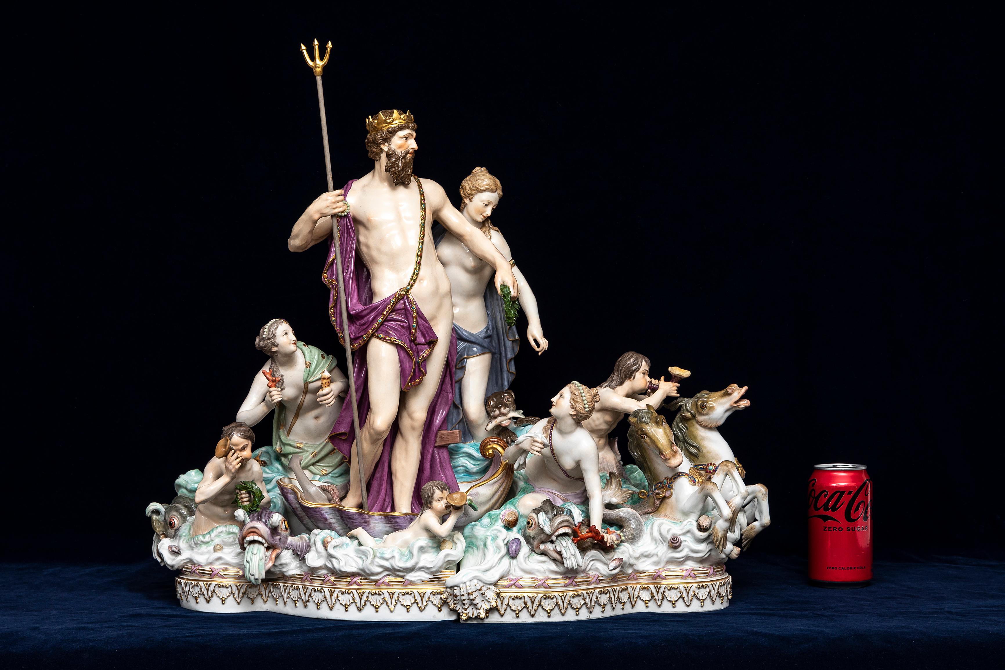 Großer Tafelaufsatz aus Meissener Porzellan mit mythologischer Figur, *Neptun und THETIS* (Deutsch) im Angebot