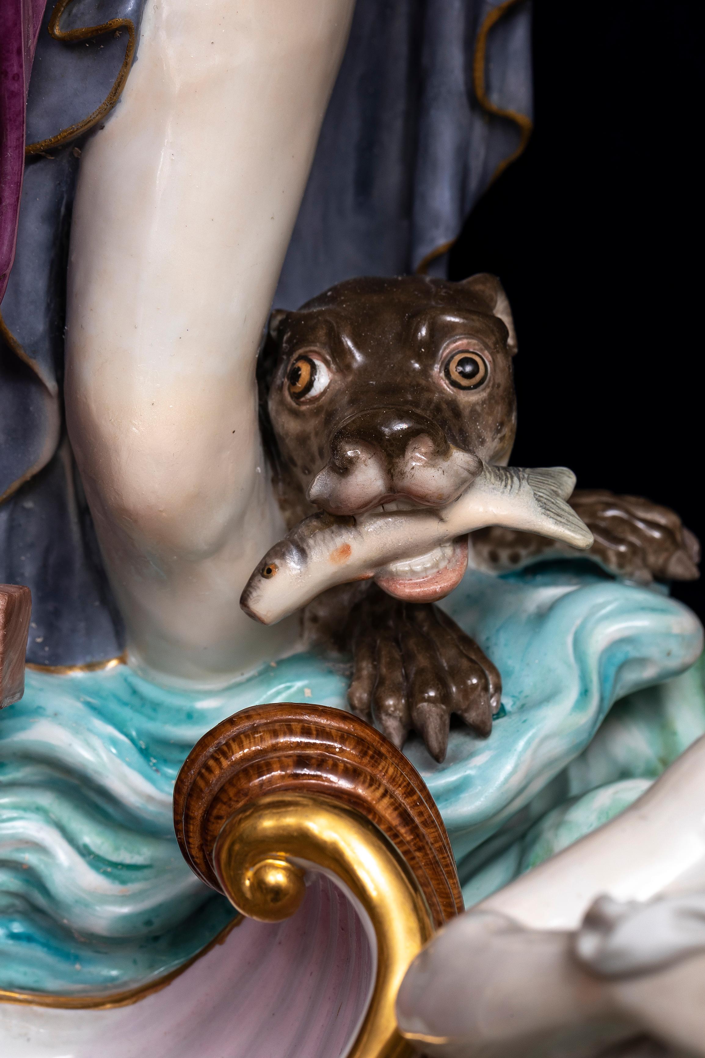 Großer Tafelaufsatz aus Meissener Porzellan mit mythologischer Figur, *Neptun und THETIS* (Handgeschnitzt) im Angebot