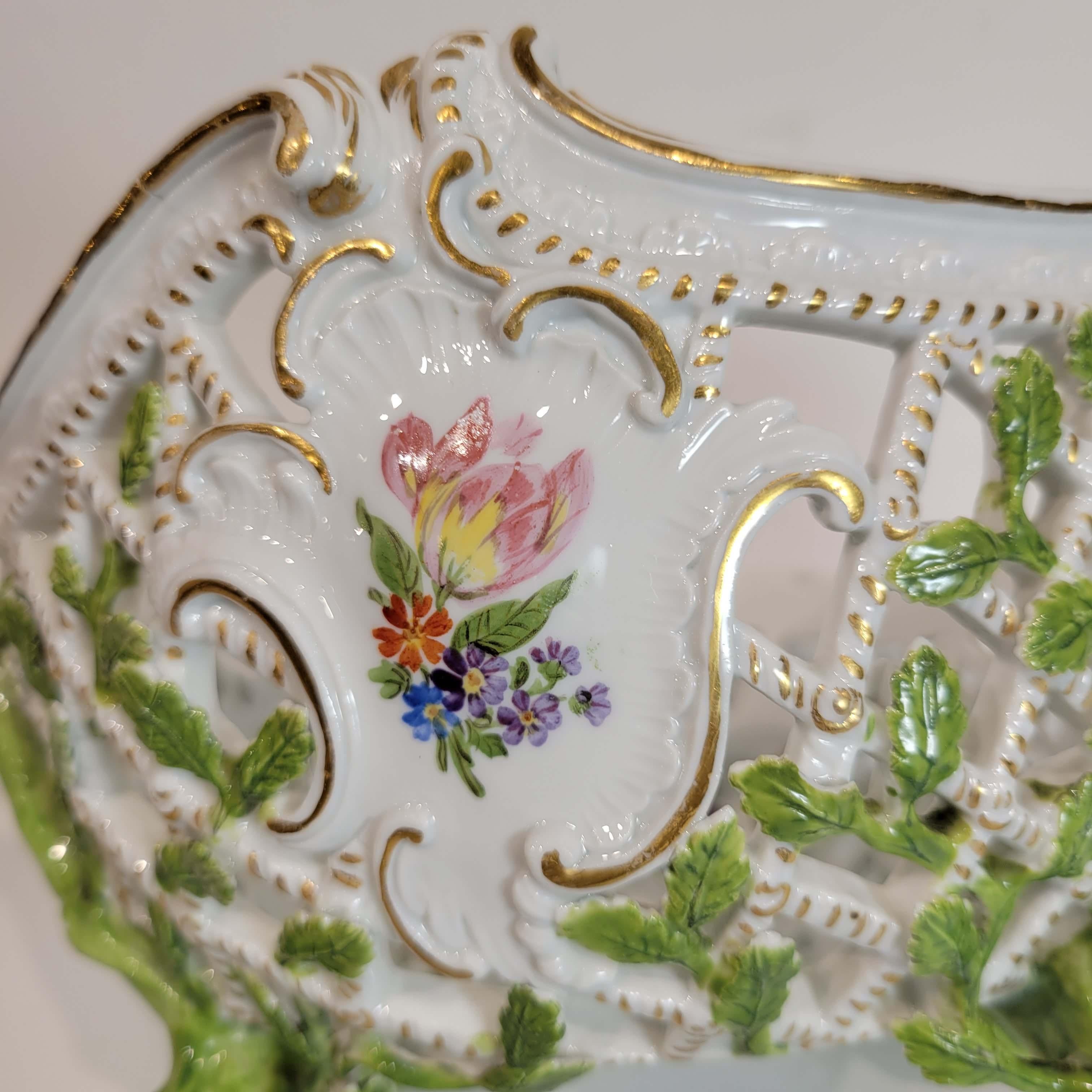 Large Meissen Porcelain Reticulated Basket Bowl, 18C. In Good Condition For Sale In New York, NY