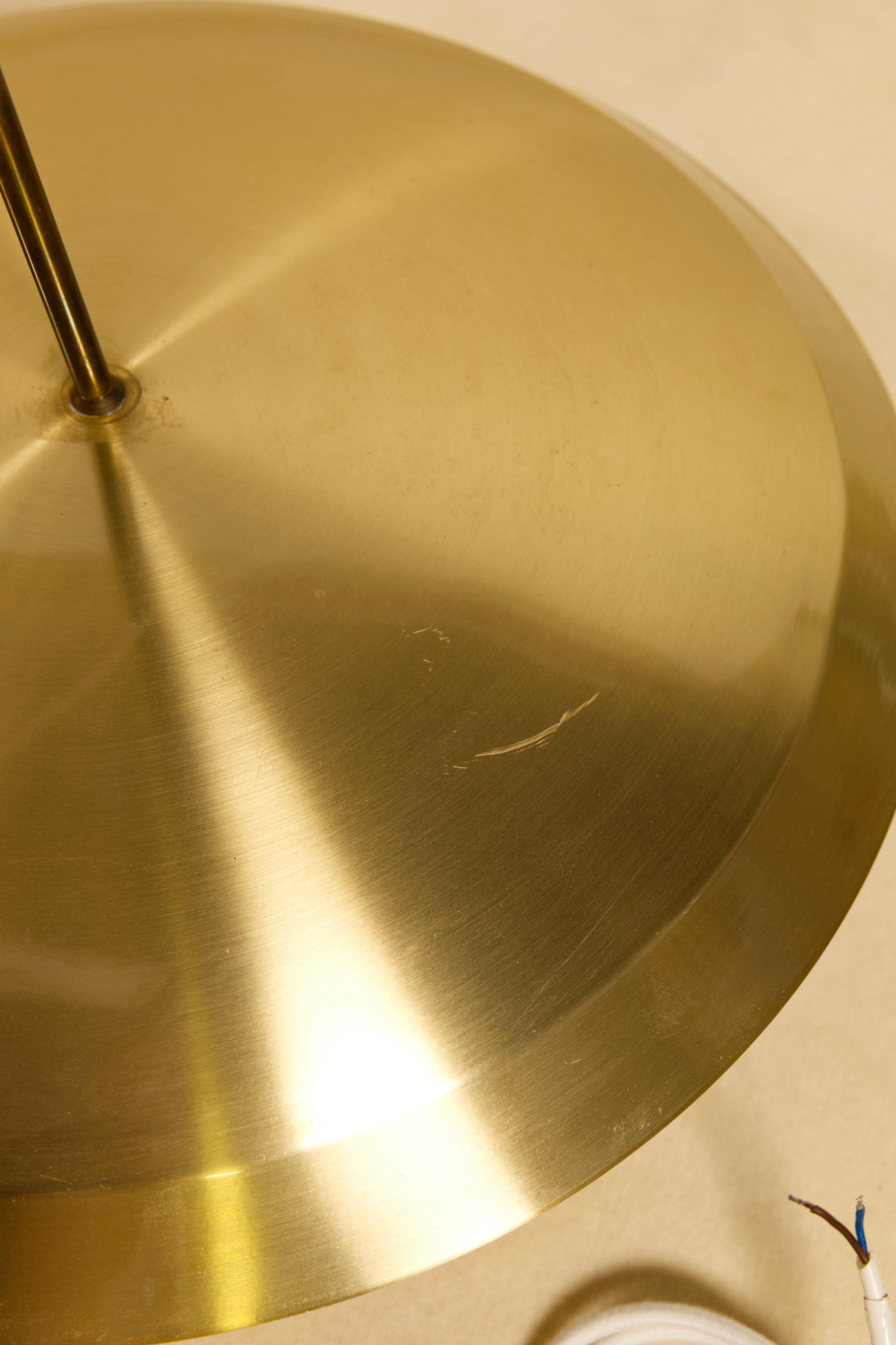 Grande lampe suspendue en métal et verre 