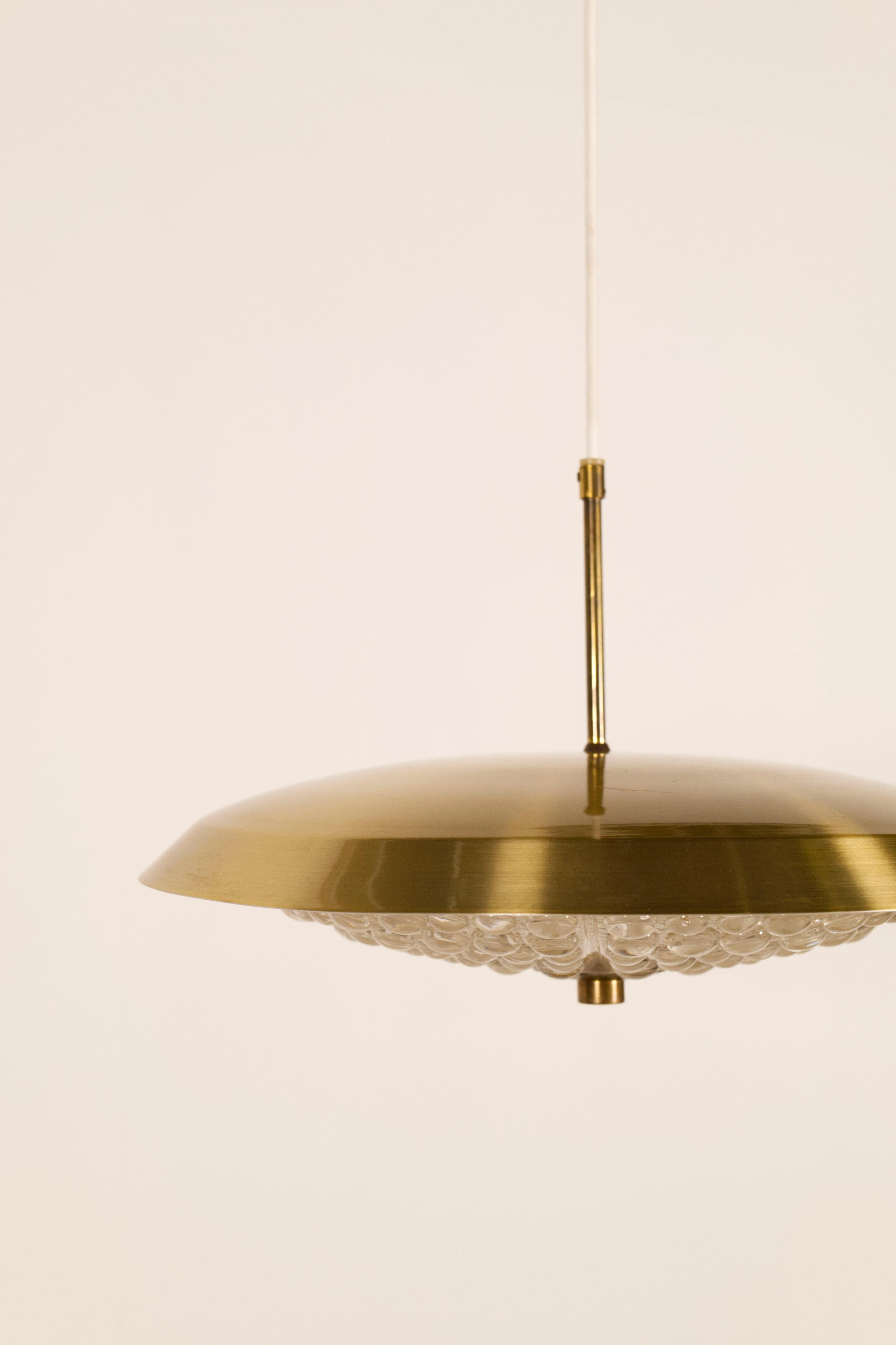 Scandinave moderne Grande lampe suspendue en métal et verre 