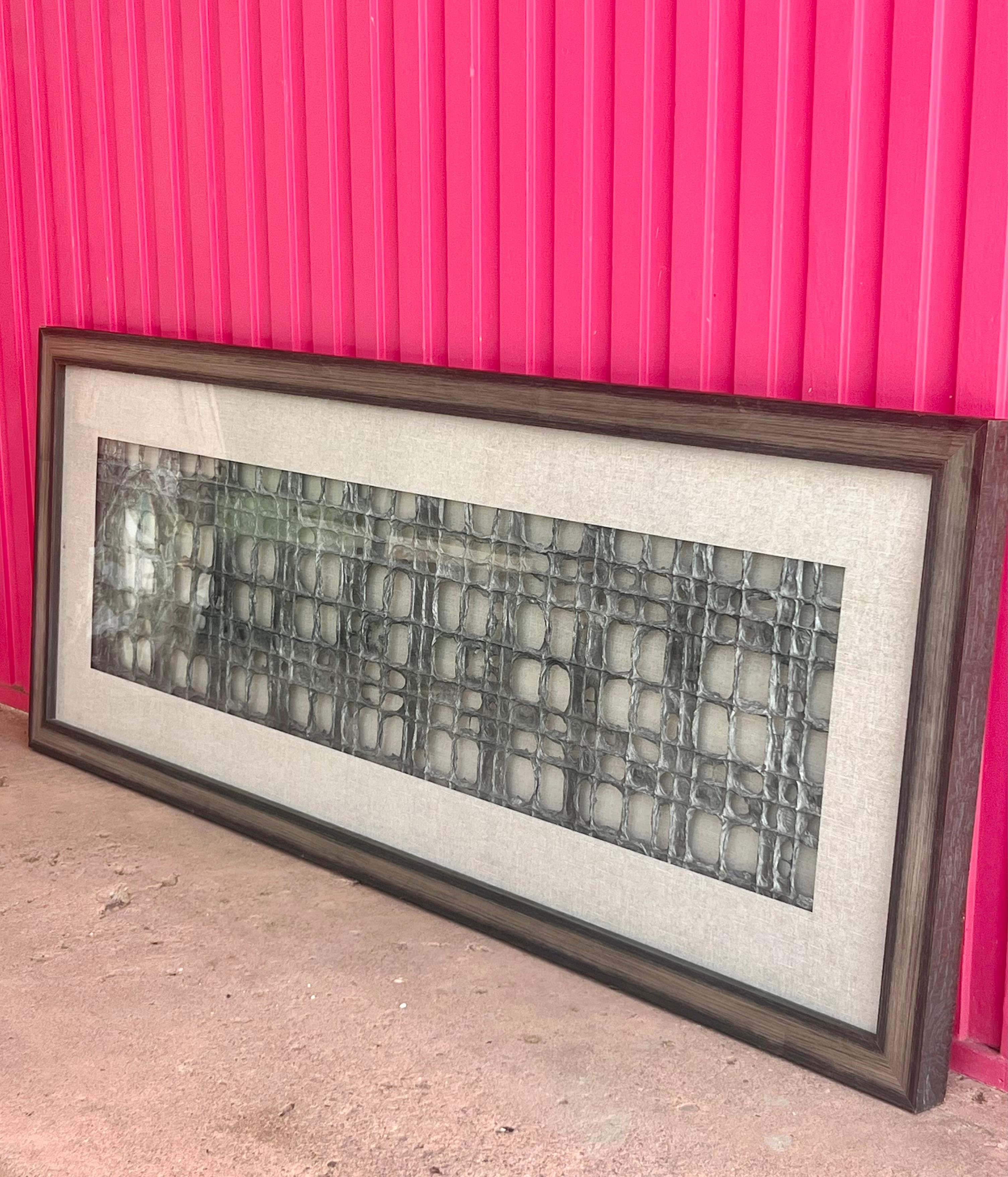 Grande œuvre d'art encadrée de fibres métalliques, prête à être accrochée, 20e siècle en vente 6