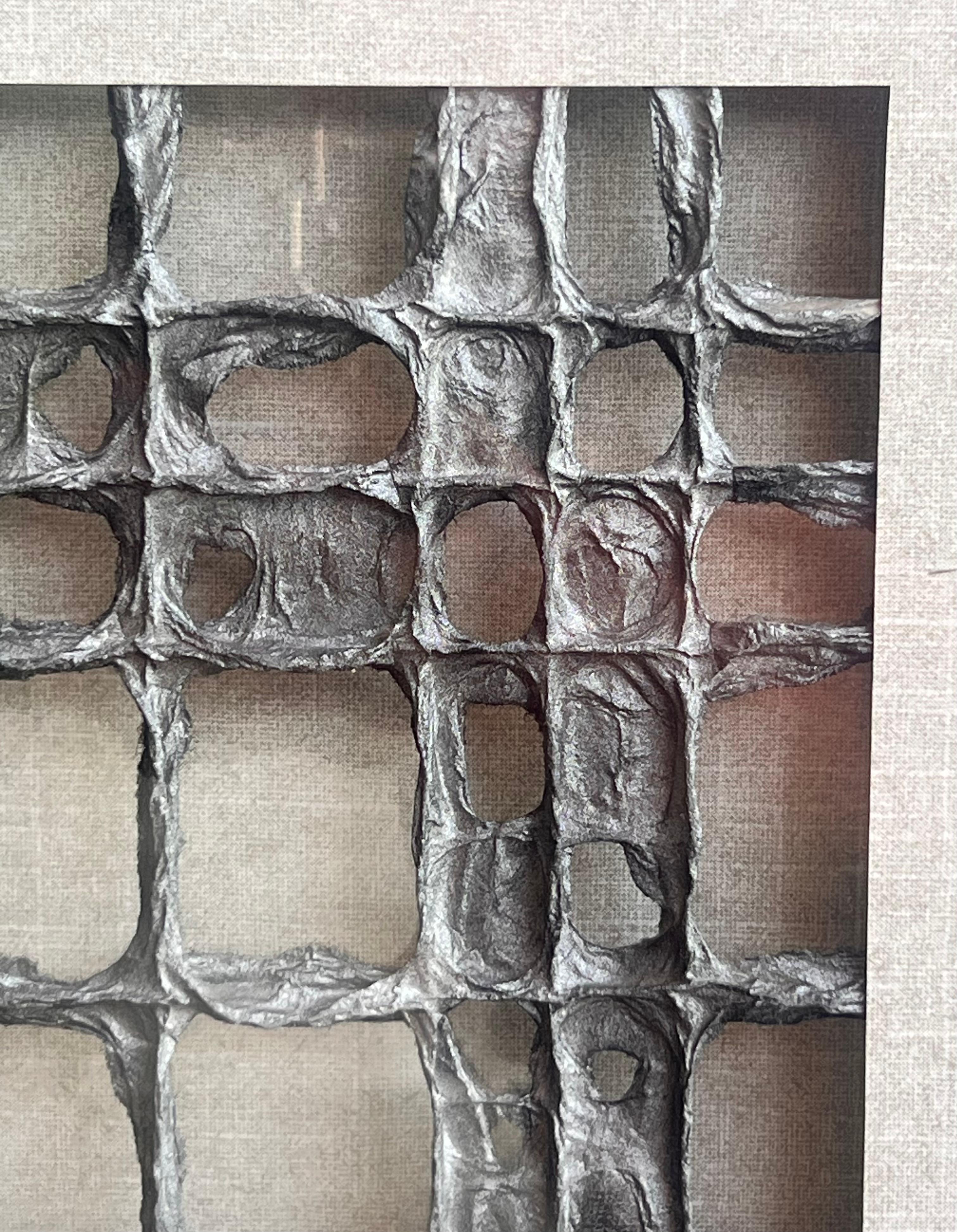 20ième siècle Grande œuvre d'art encadrée de fibres métalliques, prête à être accrochée, 20e siècle en vente