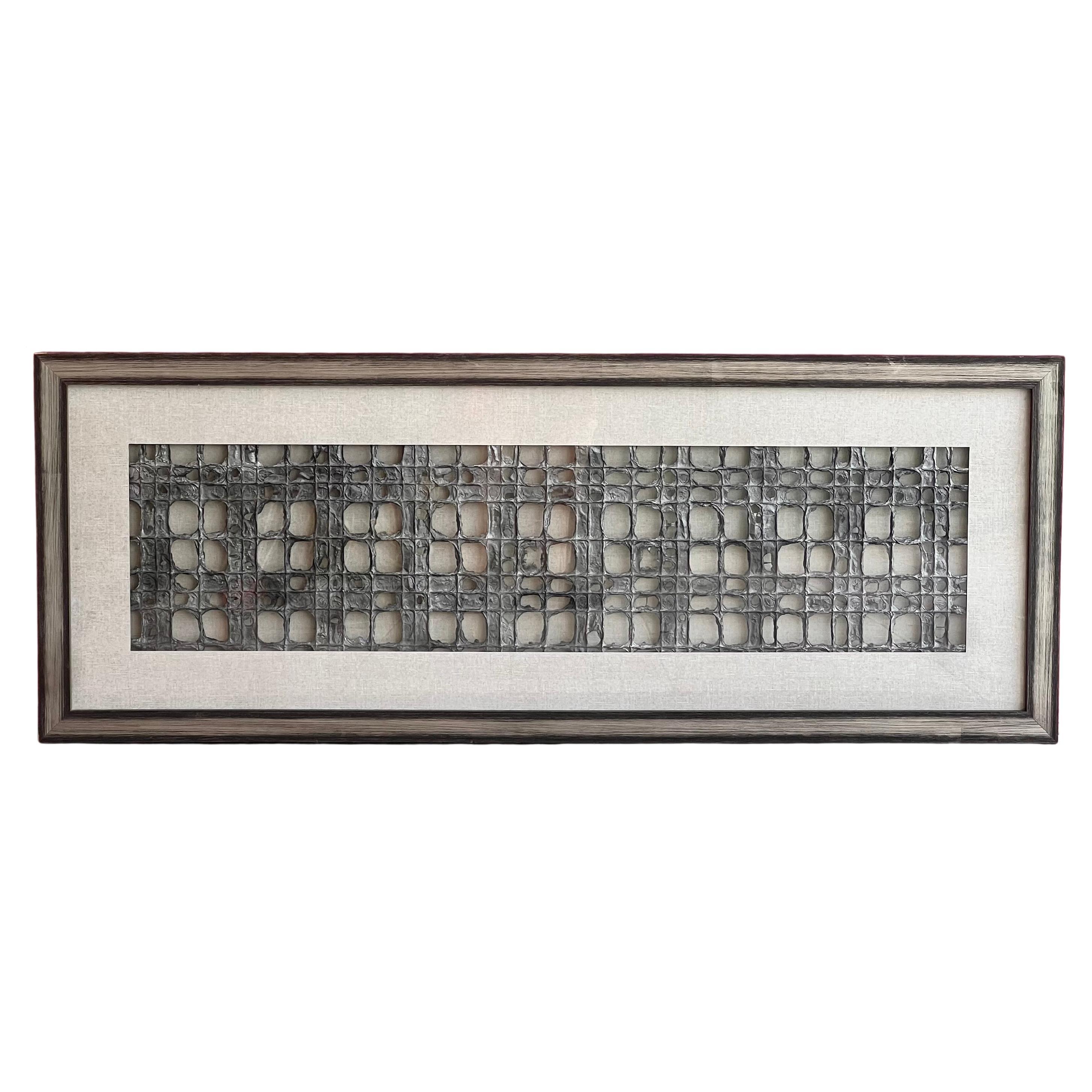 Grande œuvre d'art encadrée de fibres métalliques, prête à être accrochée, 20e siècle