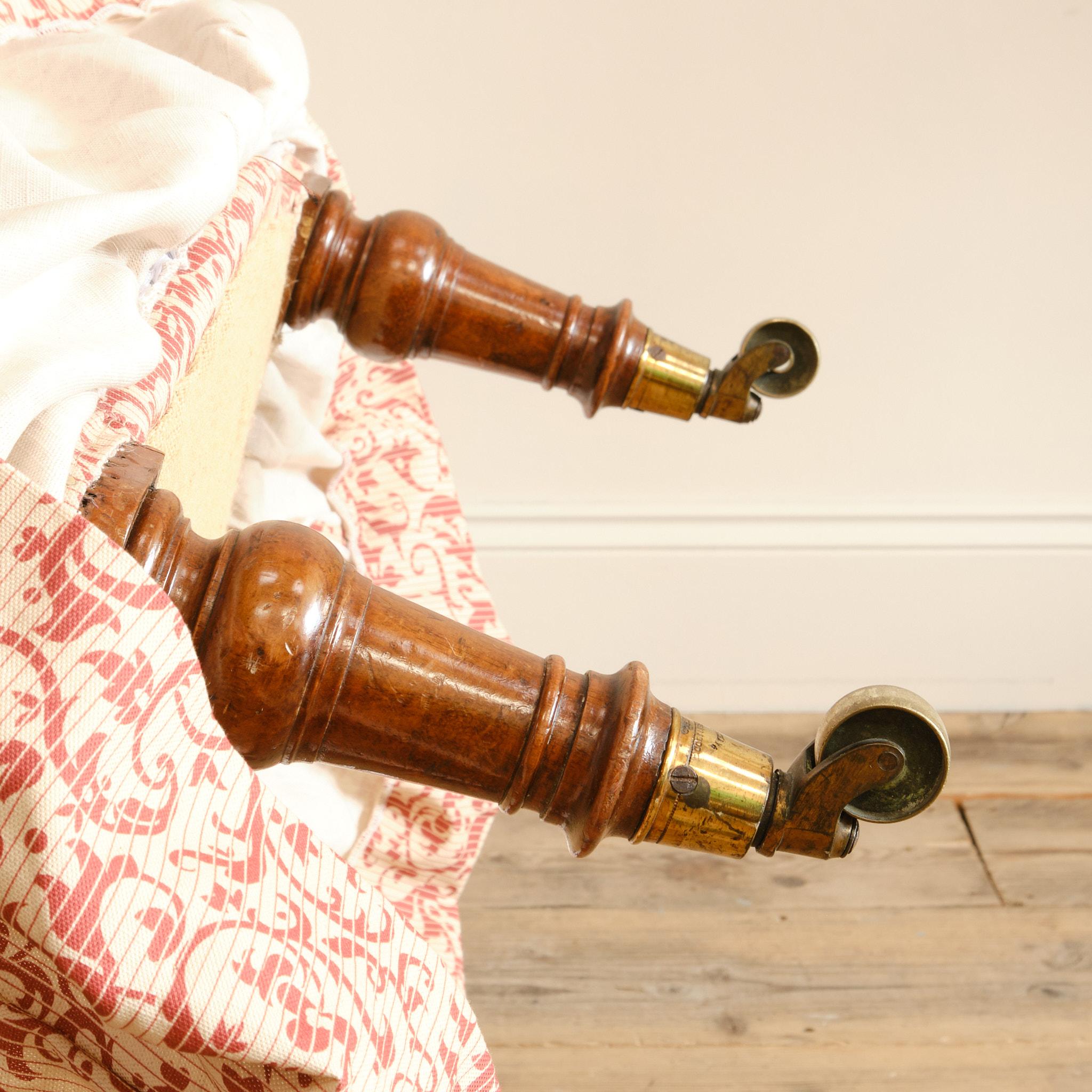 Una gran silla pantufla de nogal de mediados del siglo XIX c1860 en venta 5