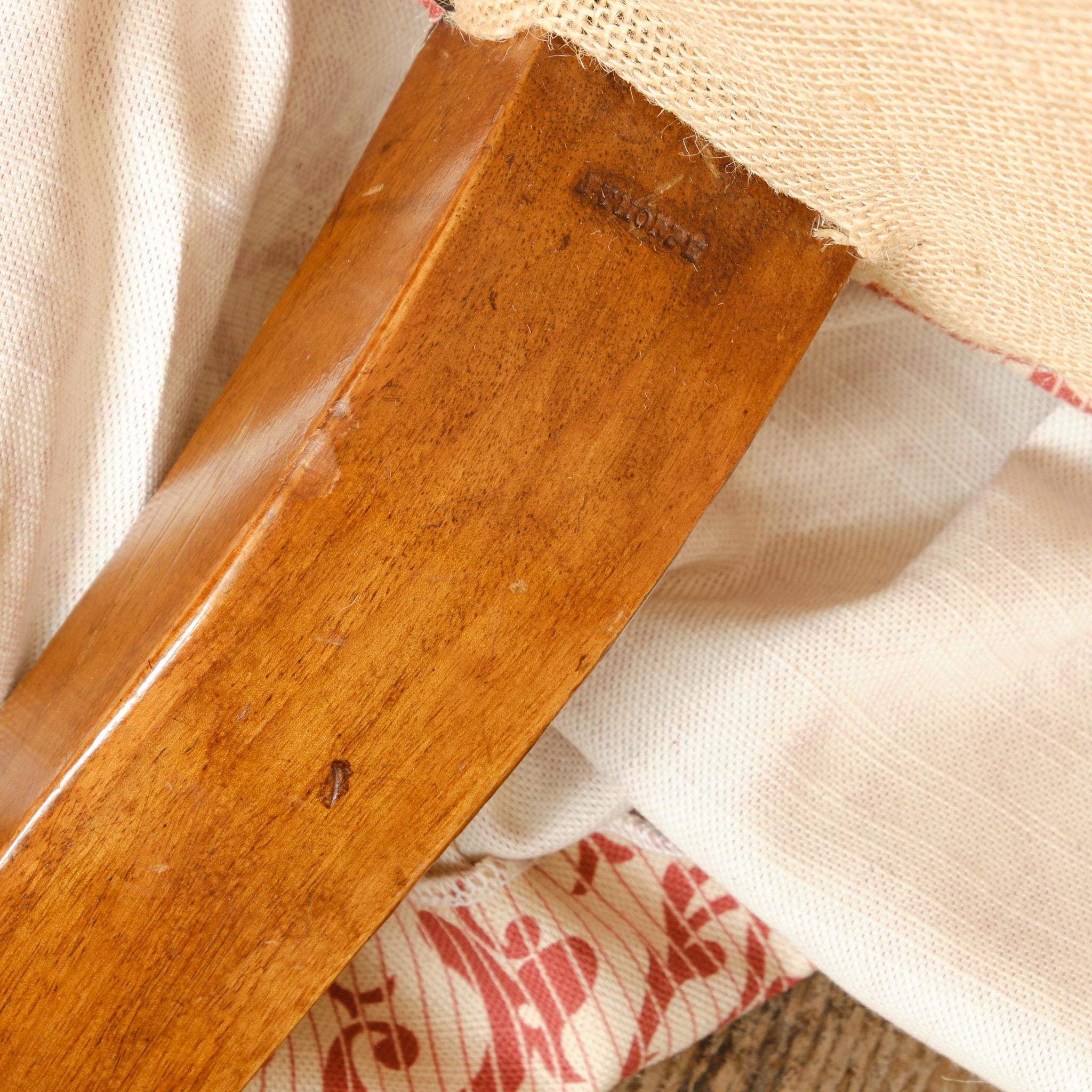 Una gran silla pantufla de nogal de mediados del siglo XIX c1860 en venta 6