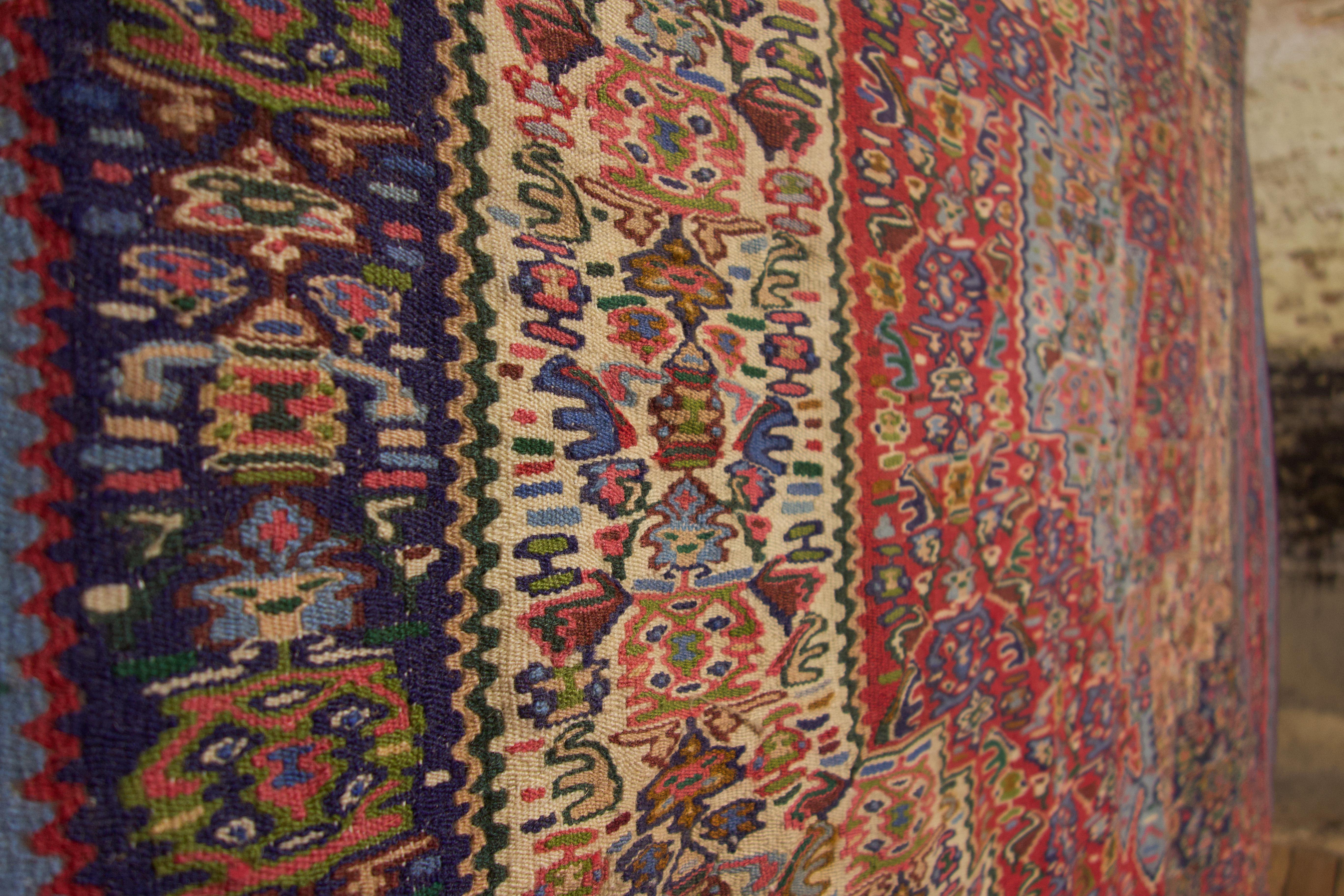 Ein großer Senneh-Kilim-Teppich aus der Mitte des 20. (Handgeknüpft)