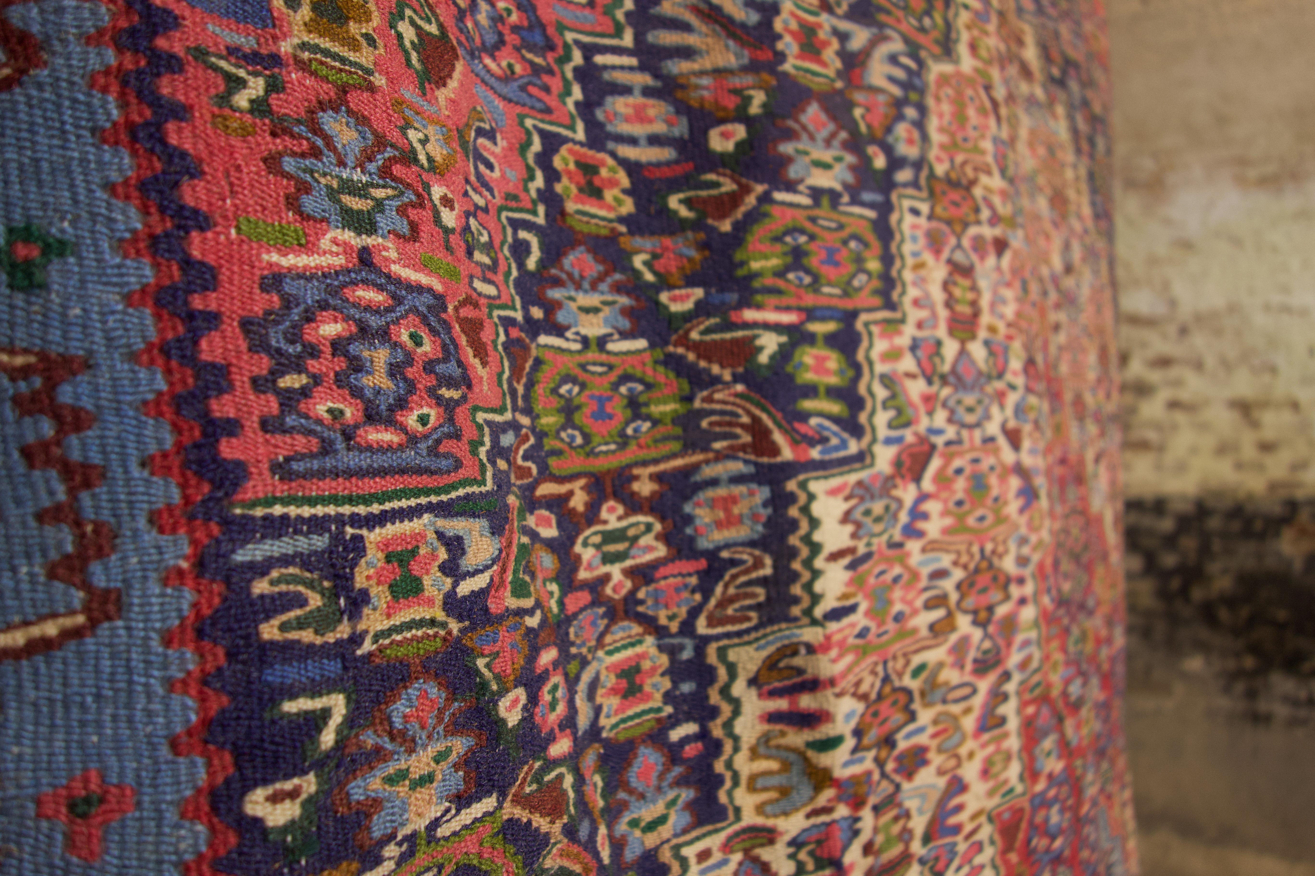 Ein großer Senneh-Kilim-Teppich aus der Mitte des 20. 2