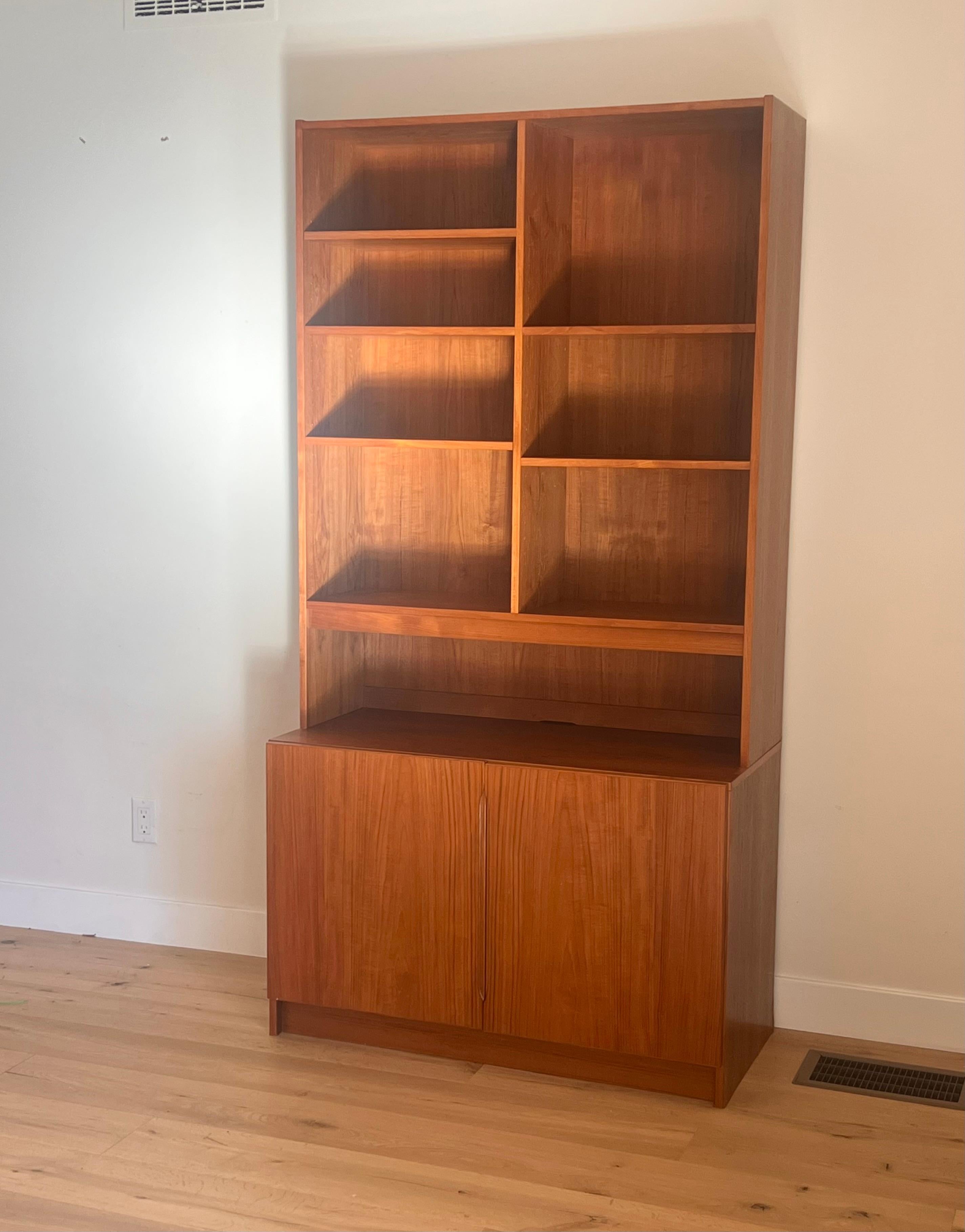 Une grande huche moderne du milieu du siècle par Up Modernityabrik, Danemark circa 1965 en vente 3