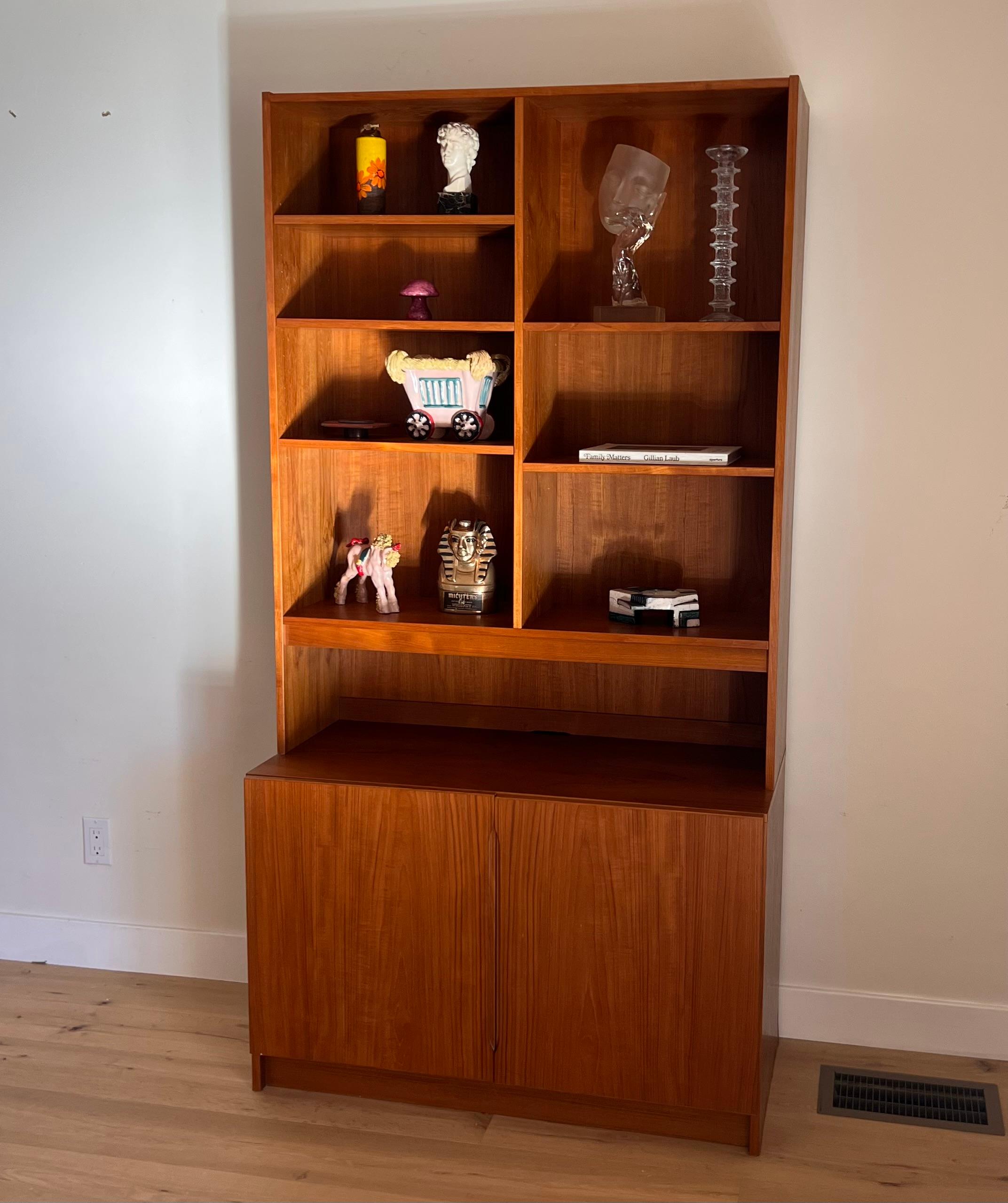 Une grande huche moderne du milieu du siècle par Up Modernityabrik, Danemark circa 1965 en vente 7