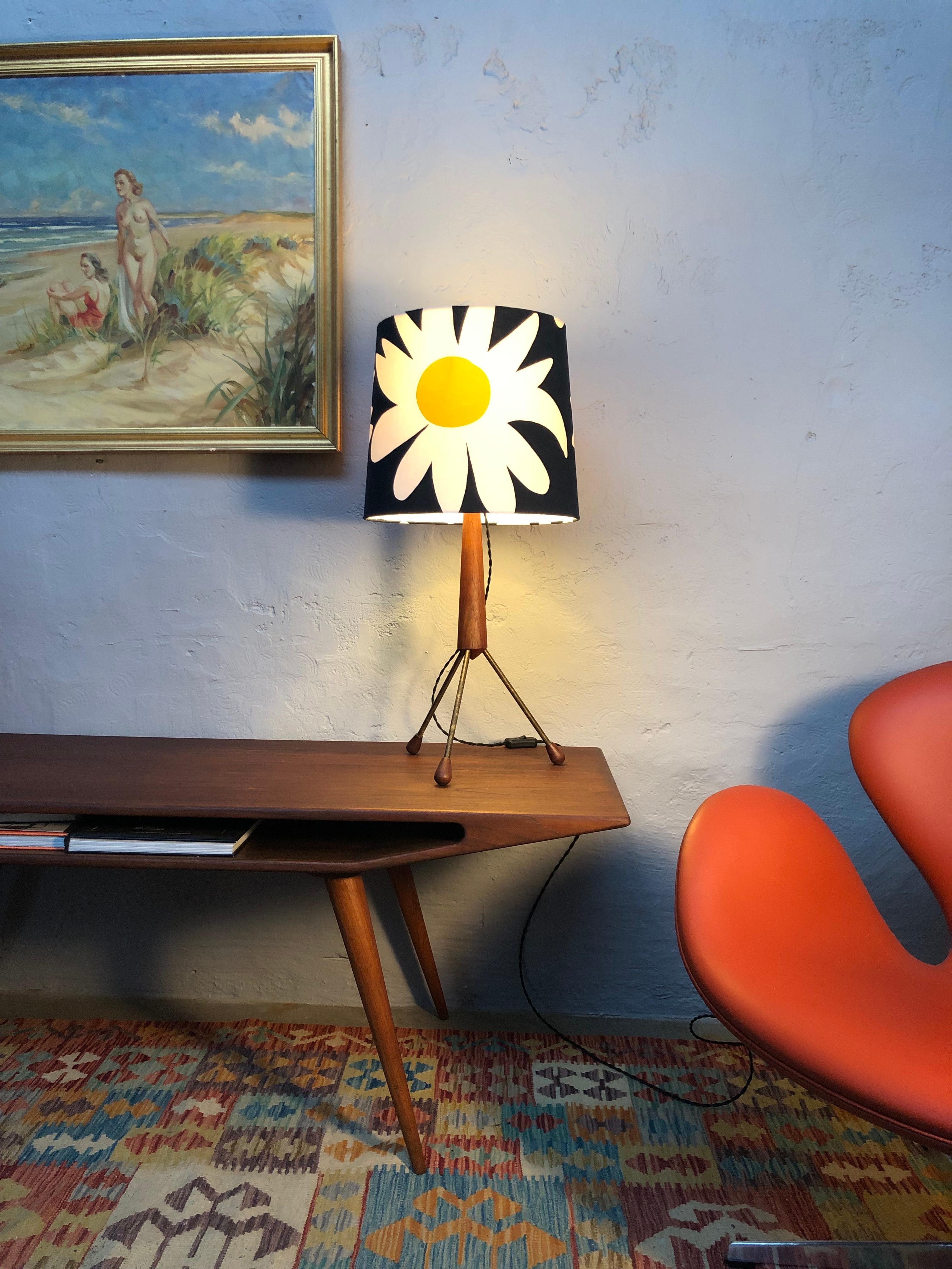 Large Mid-Century Tripod Table Lamp in Brass and Teak For Sale 9