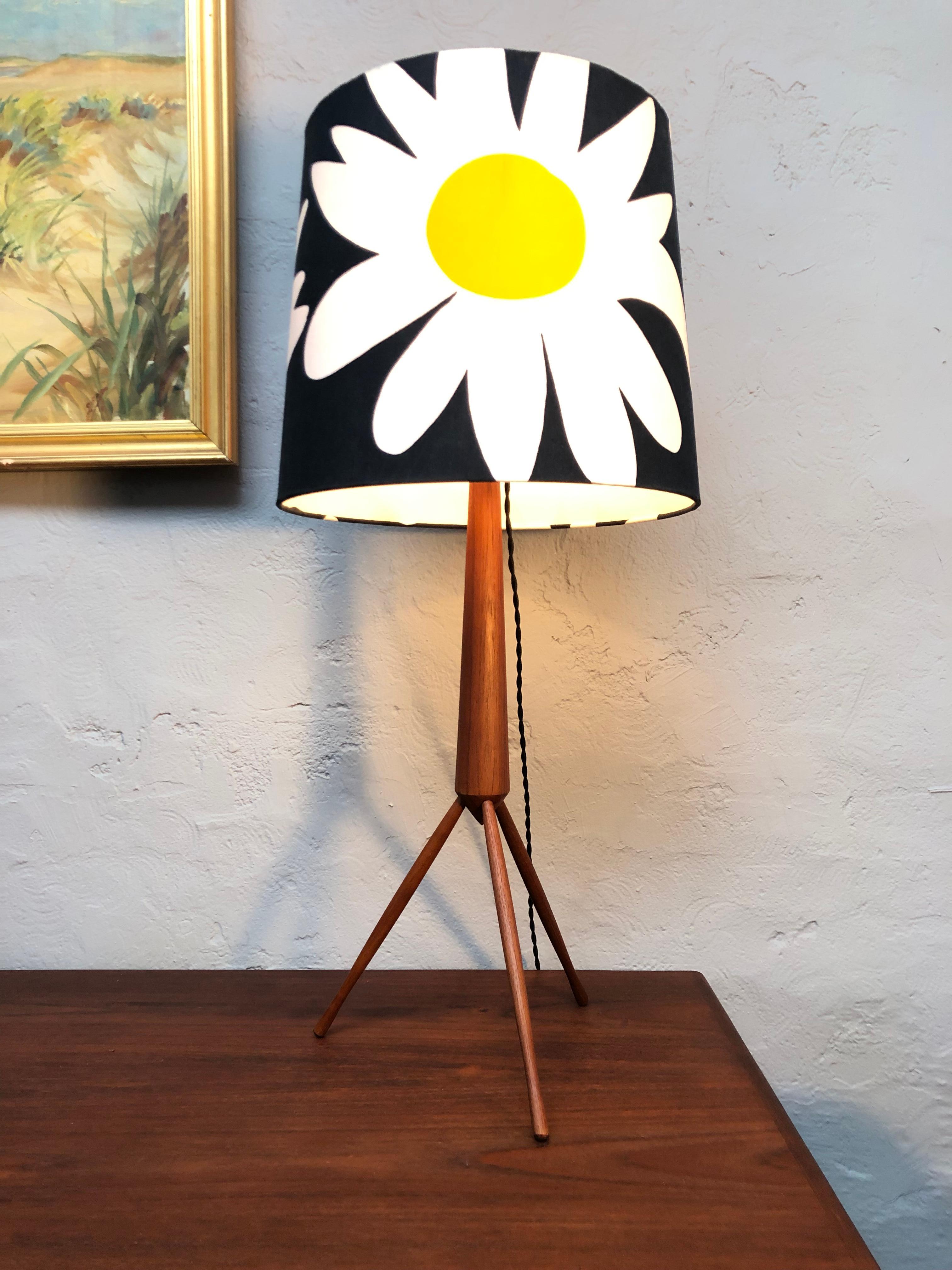 Large Mid-Century Tripod Table Lamp in Teak  For Sale 2