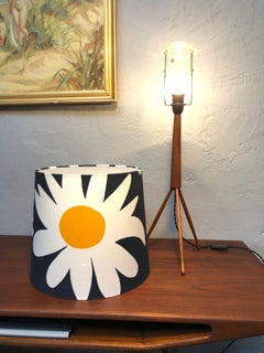 Grande lampada da tavolo a treppiede in teak della metà del secolo scorso