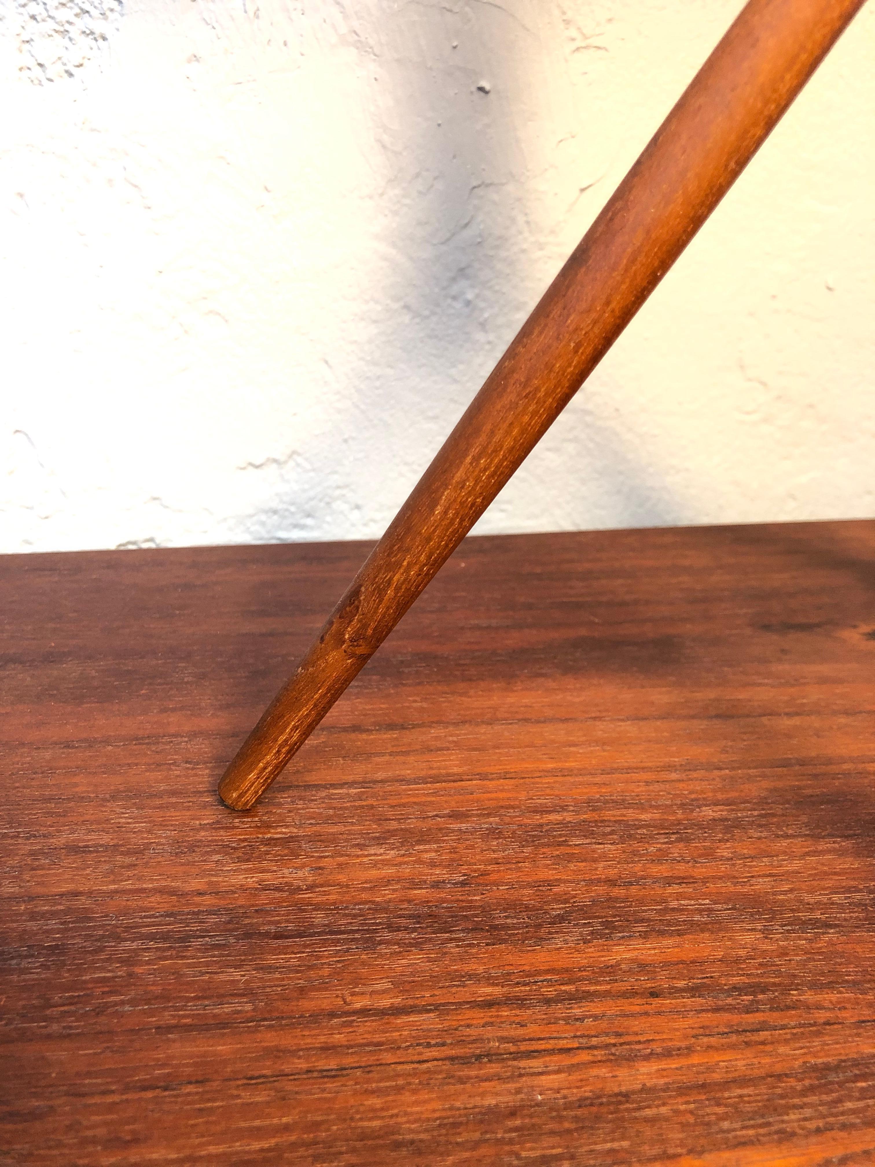 Large Mid-Century Tripod Table Lamp in Teak In Good Condition For Sale In Søborg, DK