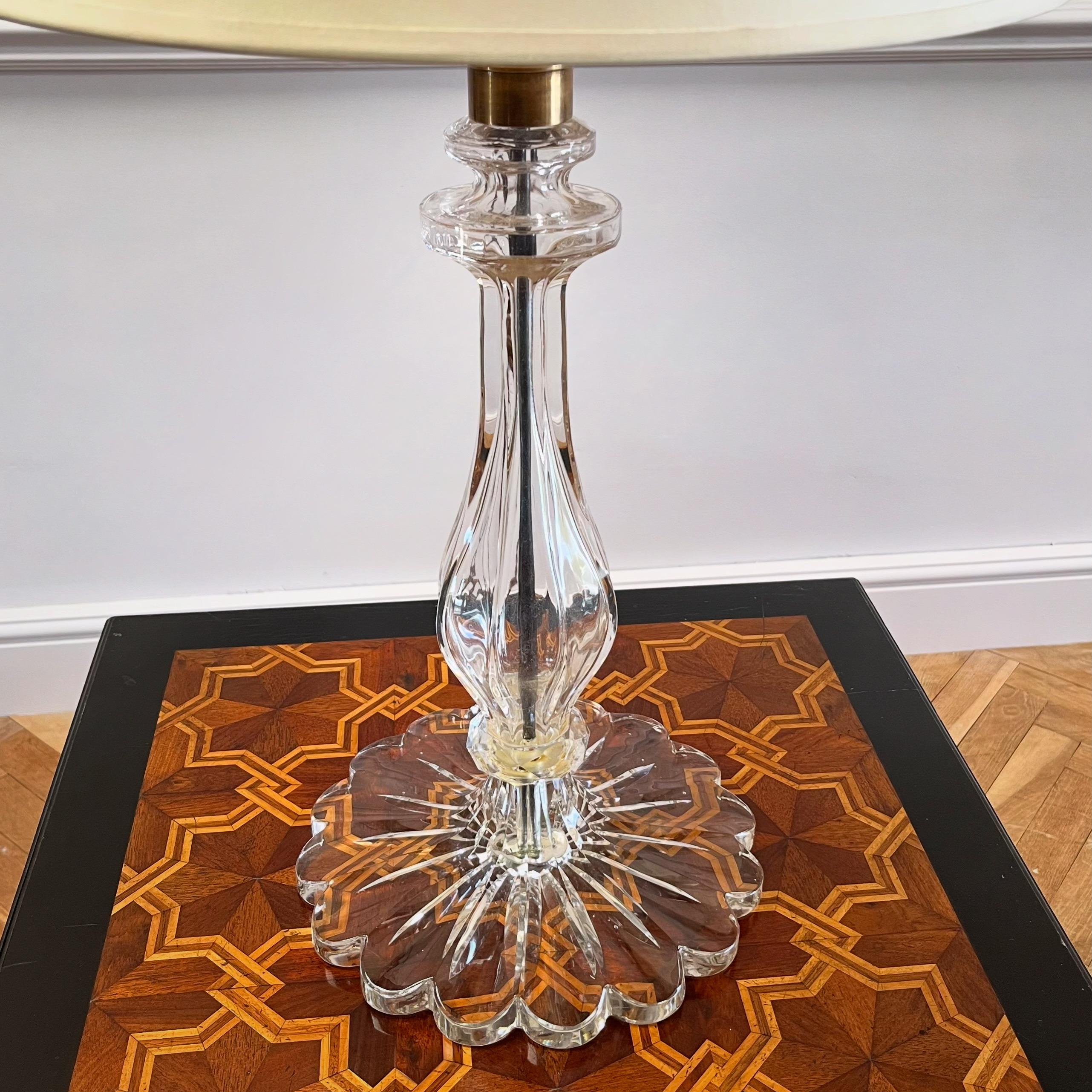 A large clear glass baluster columns raised on petal form bases with a brass continental fitting.

Mid Twentieth Century